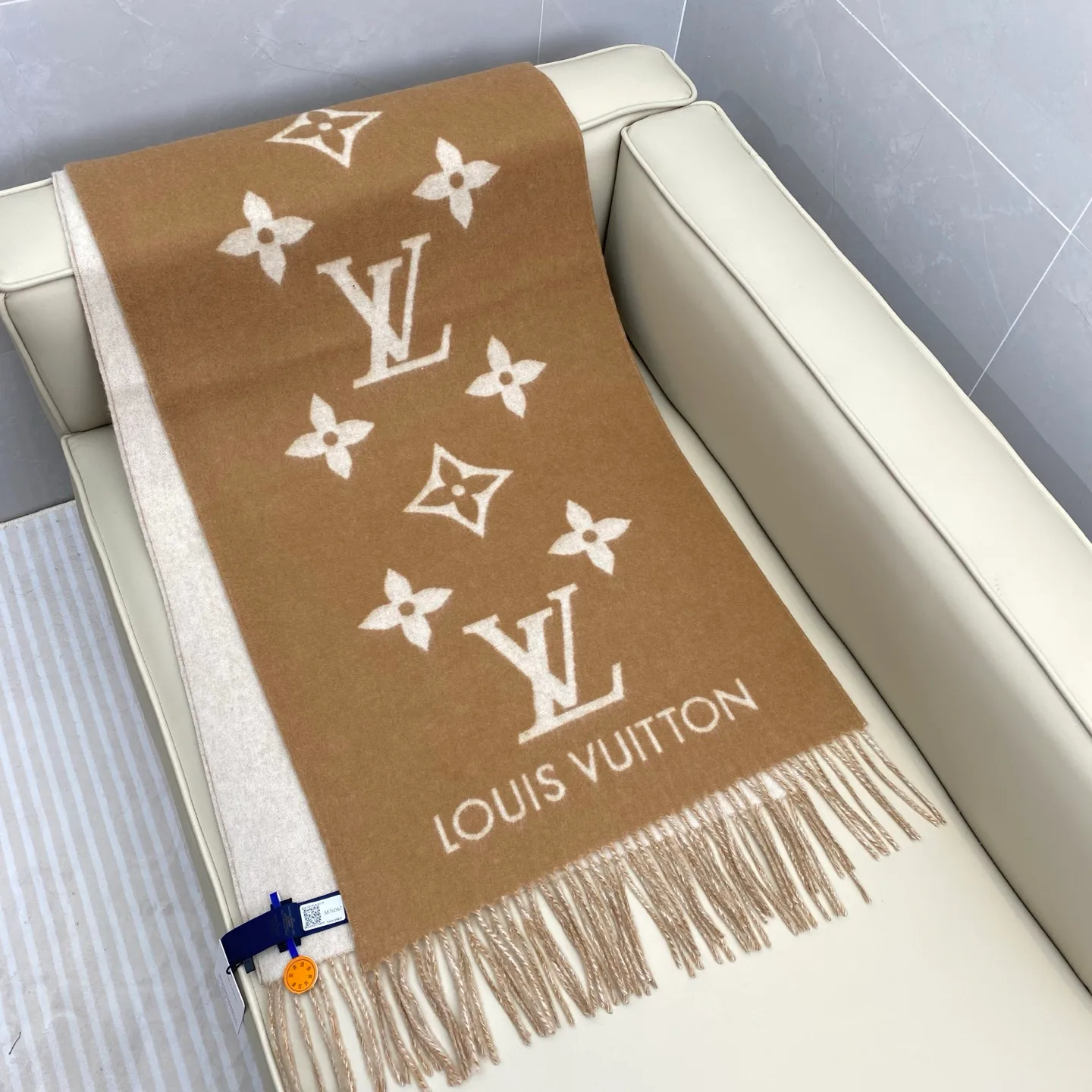 Шарфы Louis Vuitton 18105570
