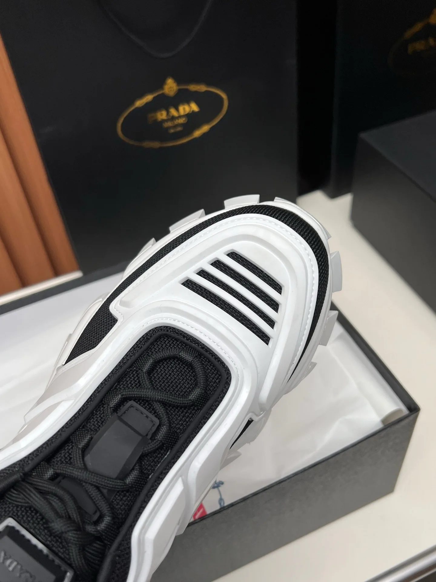 Кроссовки Женские Prada 17955143