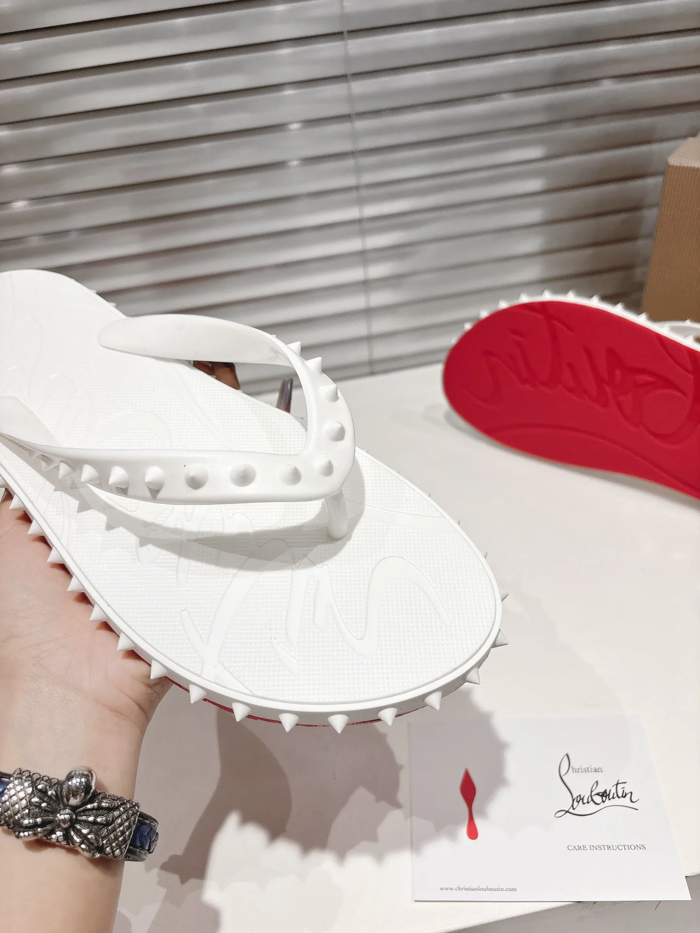 Шлепанцы Женские Christian Louboutin 17604584