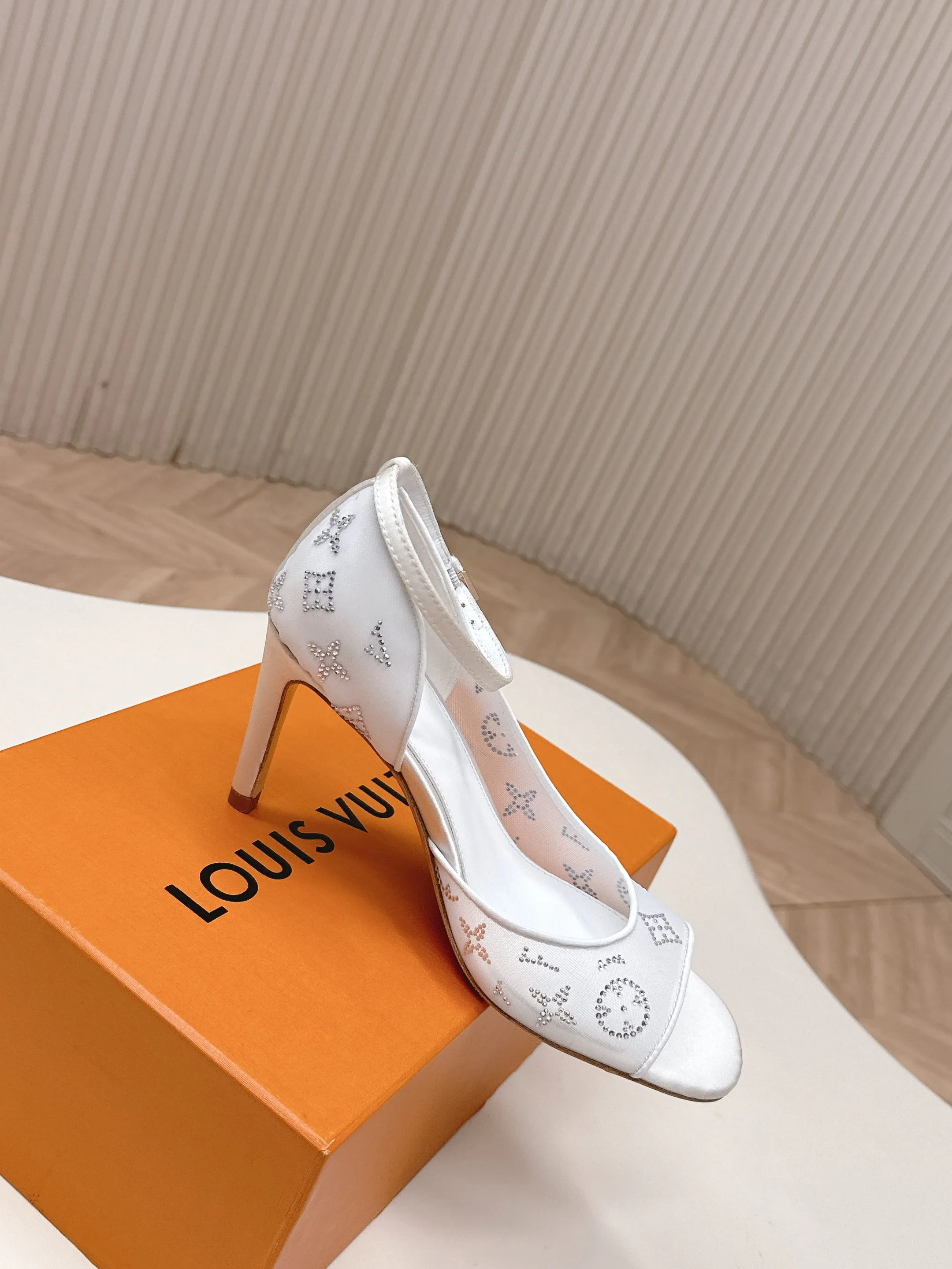 Босоножки Женские Louis Vuitton 11545452