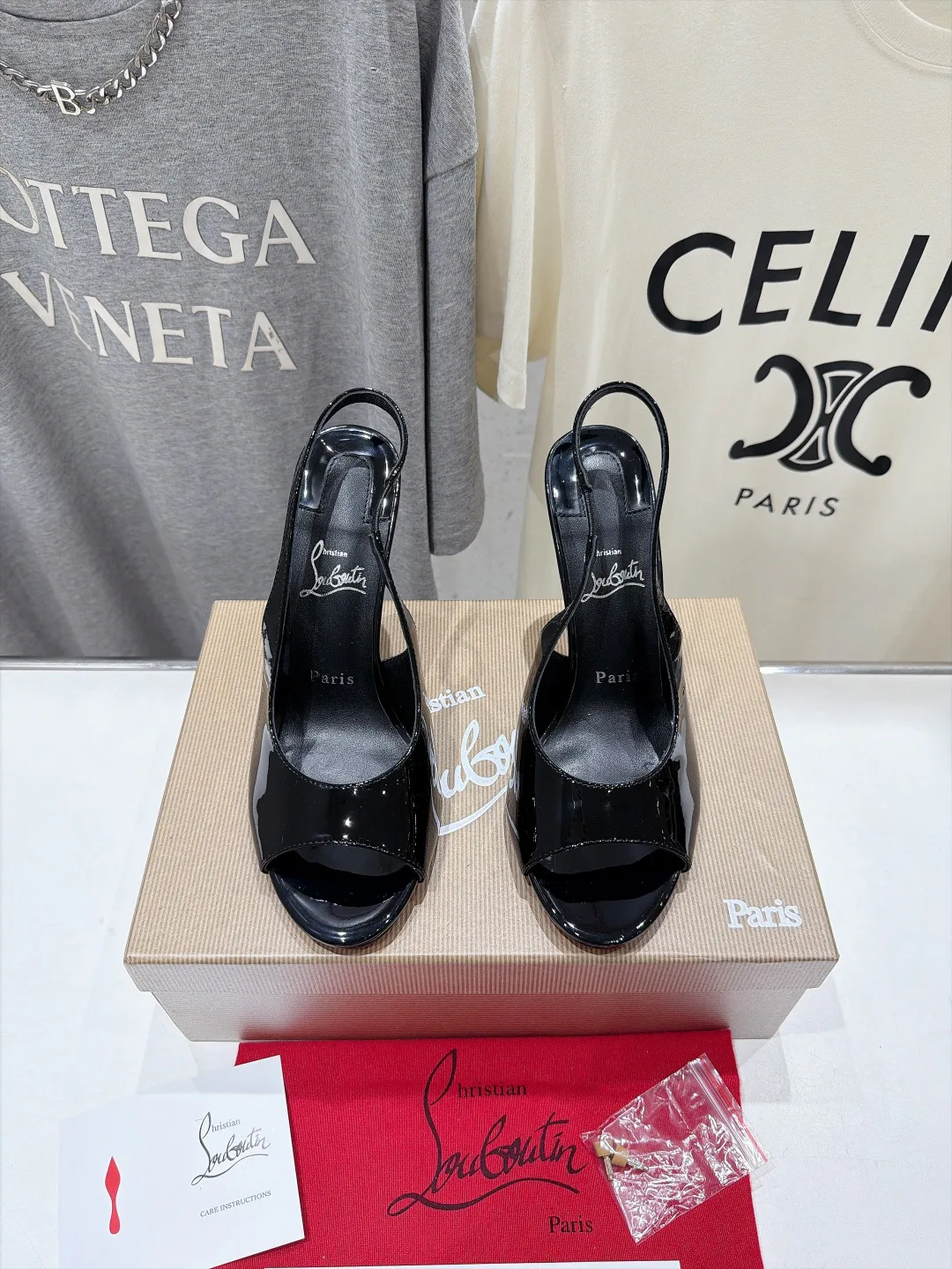 Босоножки Женские Christian Louboutin 19465660
