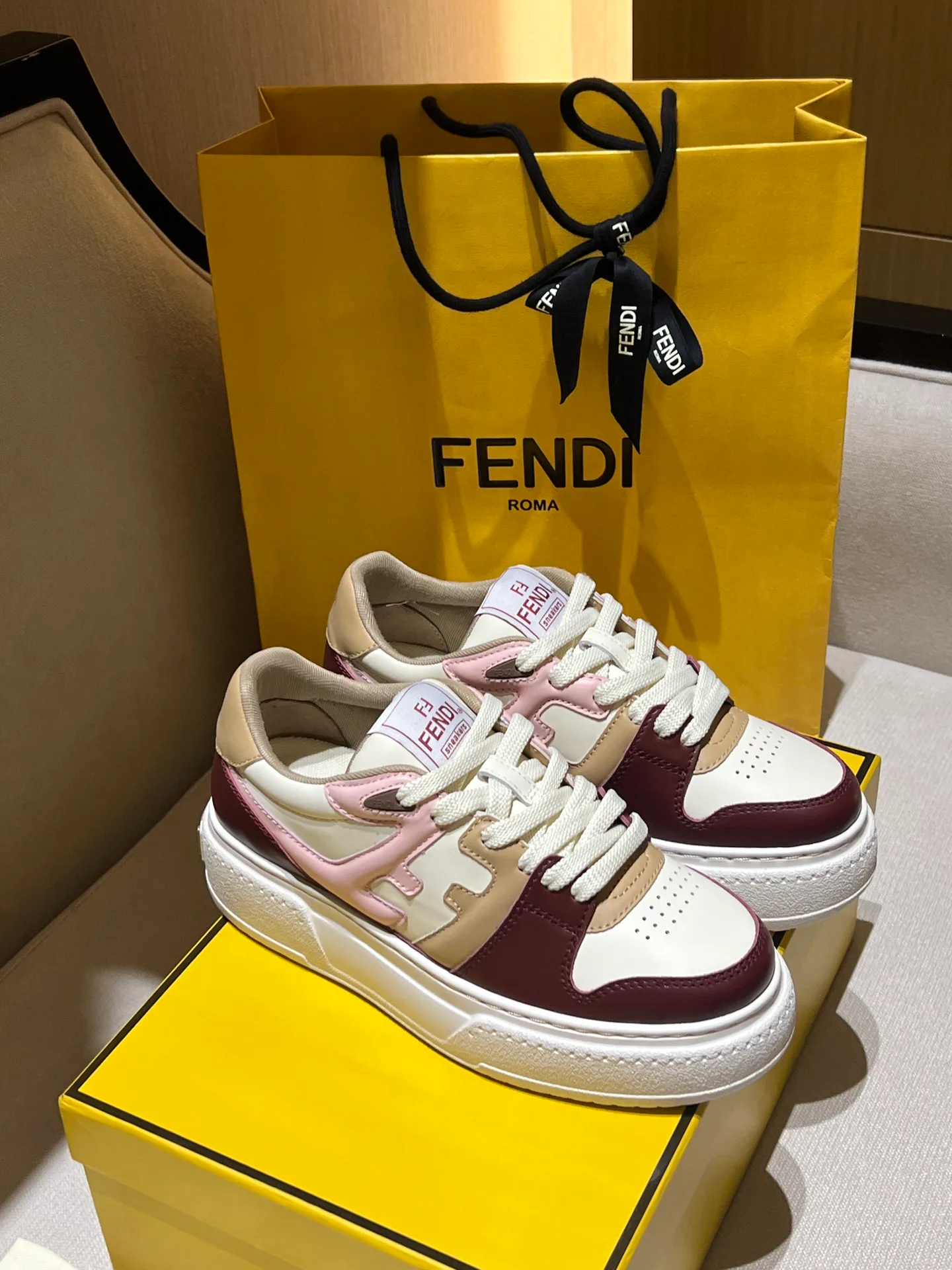 Кроссовки Женские Fendi 11275796