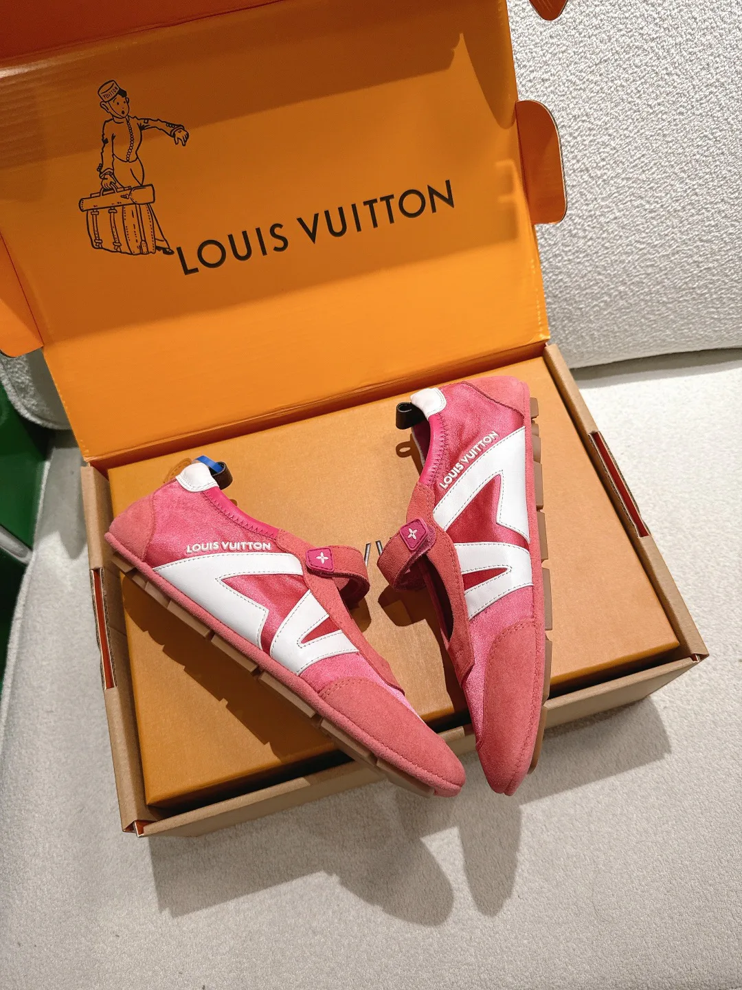 Кроссовки Женские Louis Vuitton 10270255