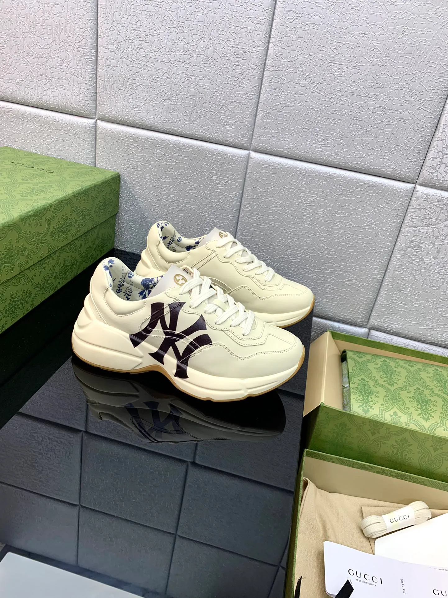 Кроссовки Женские Gucci 13080124