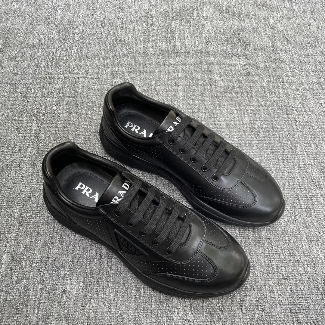 Кроссовки Мужские Prada 18076359