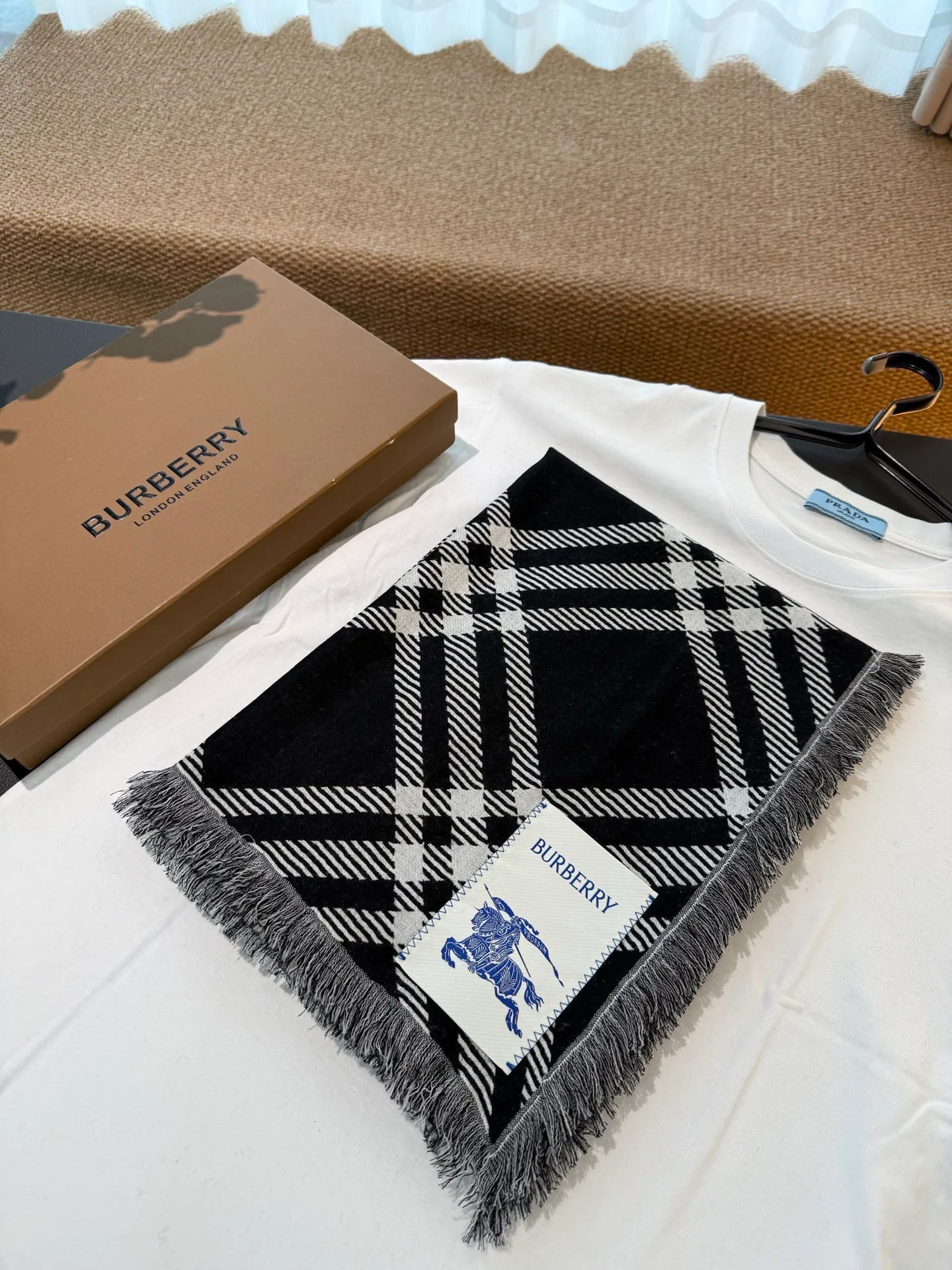 Шарфы Burberry 18627368