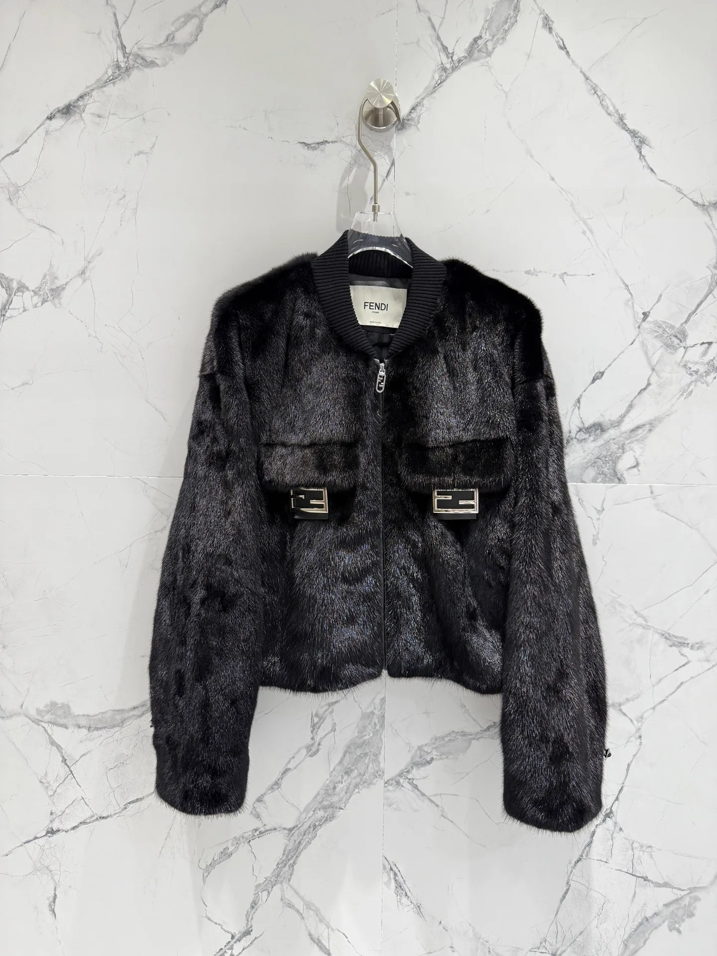 Кожаные Куртки И Дублёнки Женские Fendi 19585929