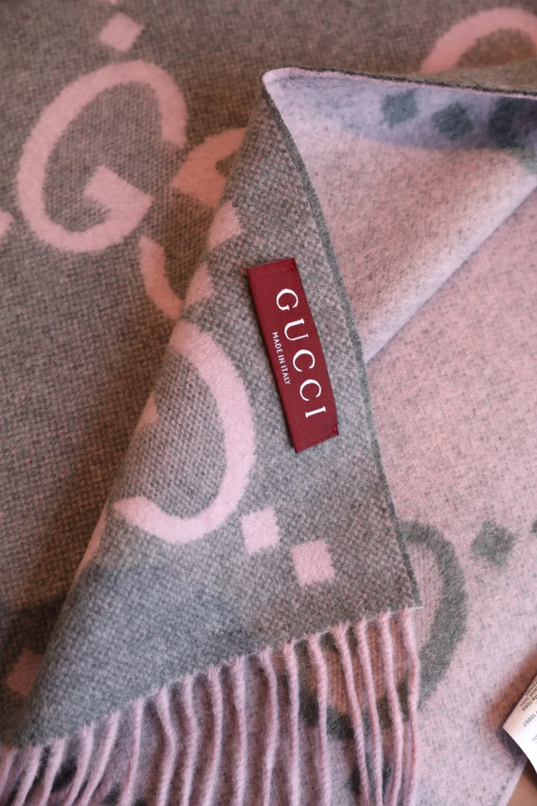 Шарфы Gucci 18265970