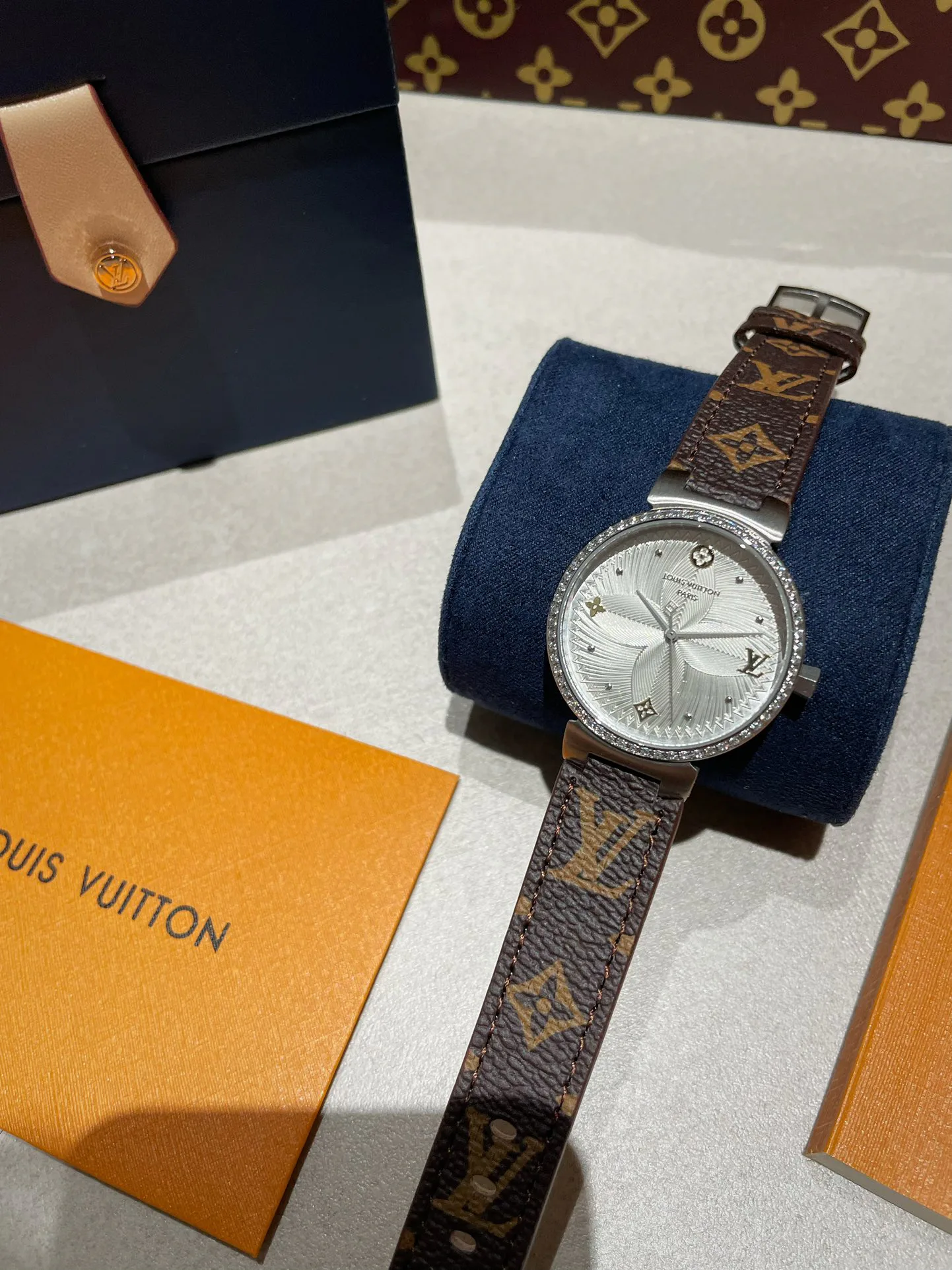 Часы Женские Louis Vuitton 243553
