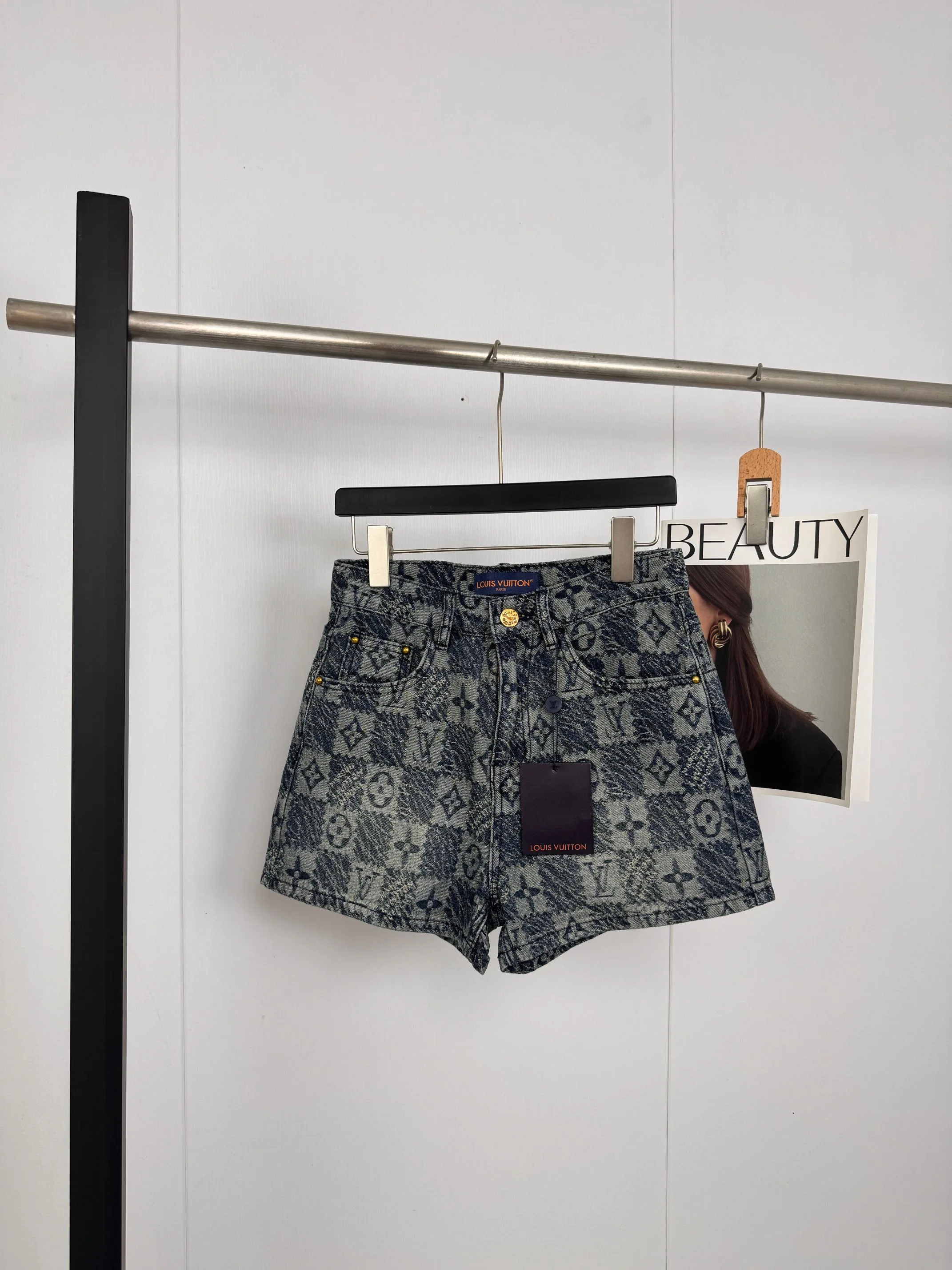 Шорты Женские Louis Vuitton 12678