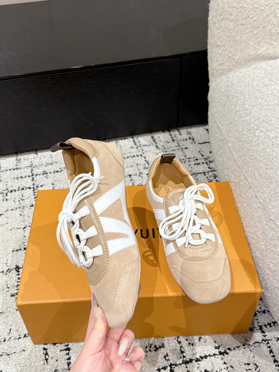 Кроссовки Женские Louis Vuitton 18409746