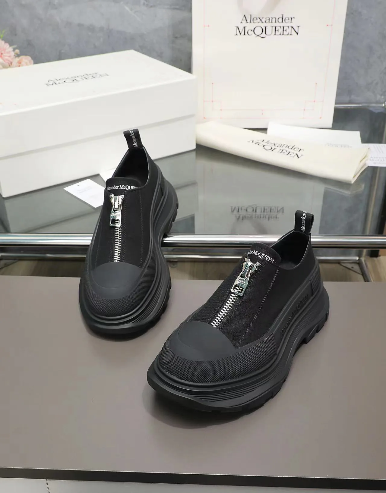 Кроссовки Женские Alexander Mcqueen 18740861