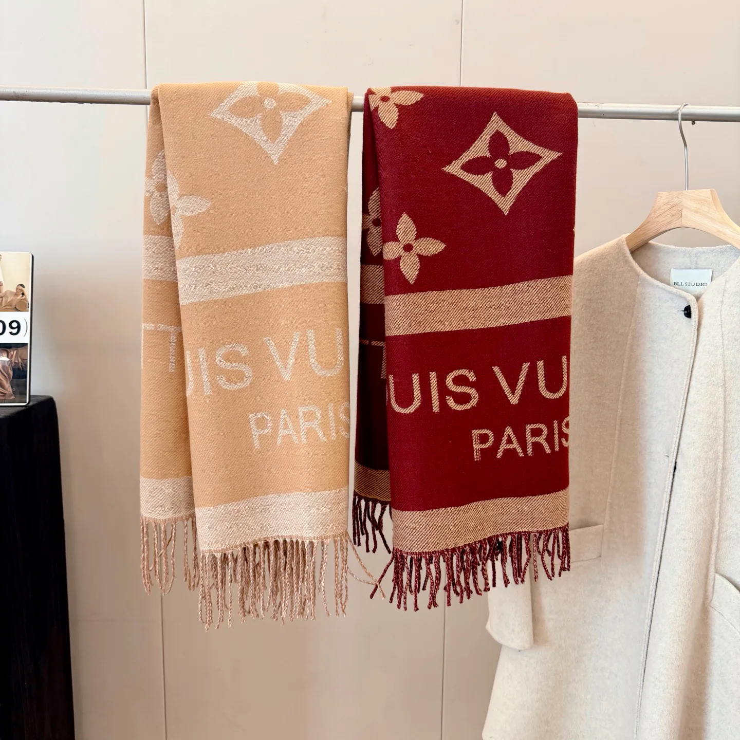 Шарфы Louis Vuitton 18377565
