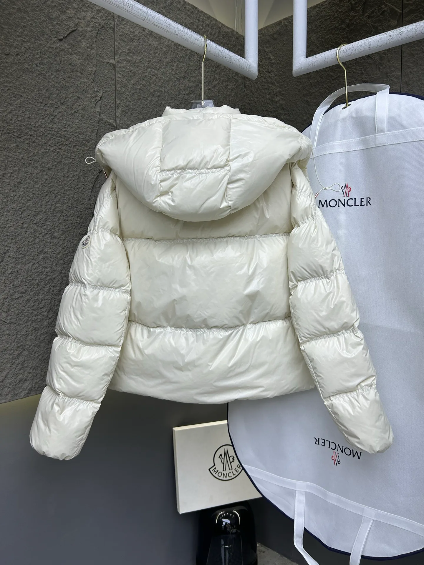 Куртки И Пуховики Женские Moncler 18875966
