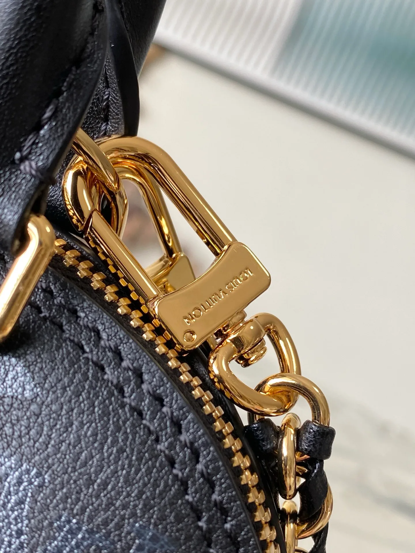 Классические Сумки Женские Louis Vuitton 18240367