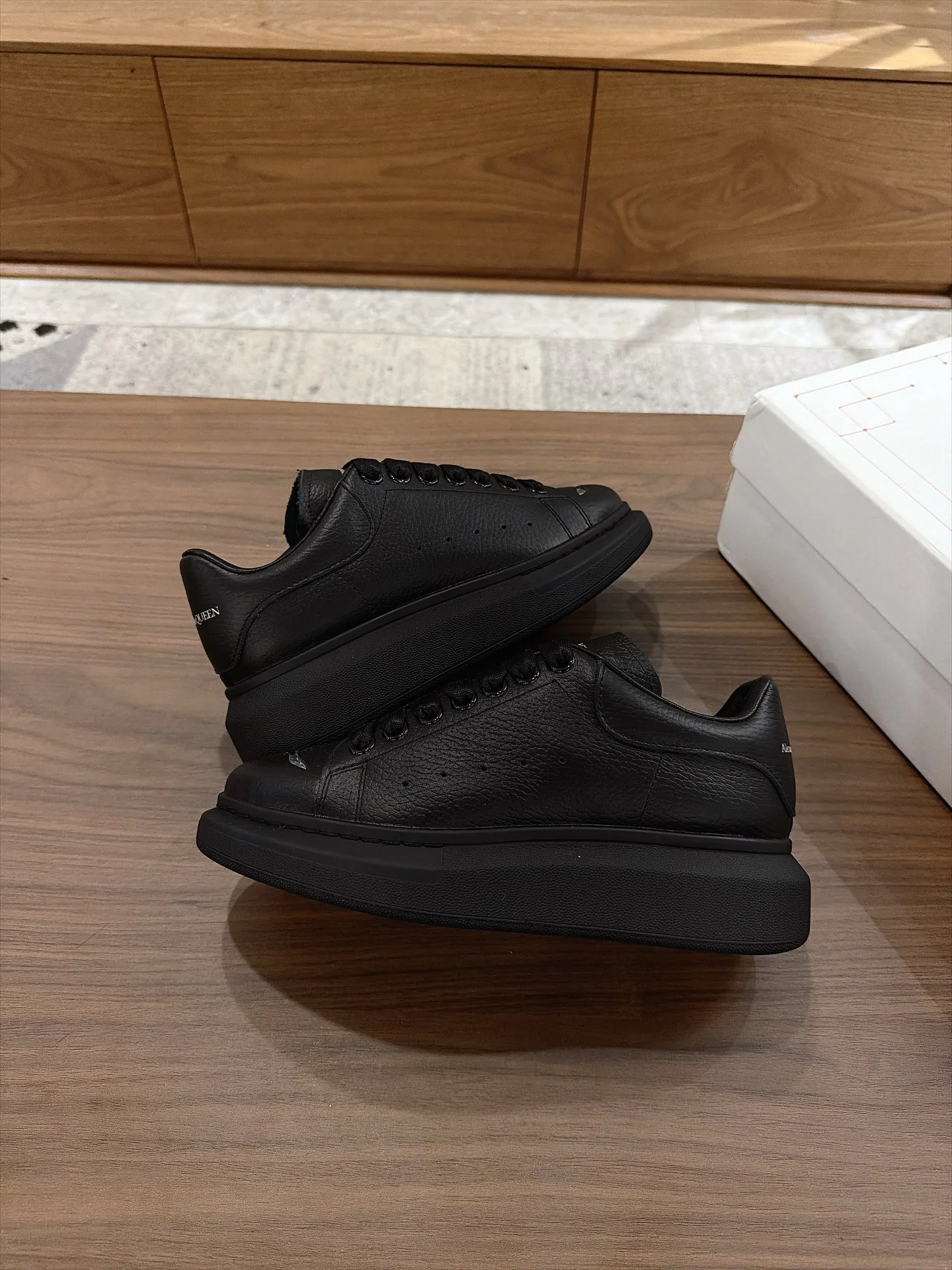 Кроссовки Женские Alexander Mcqueen 18219649