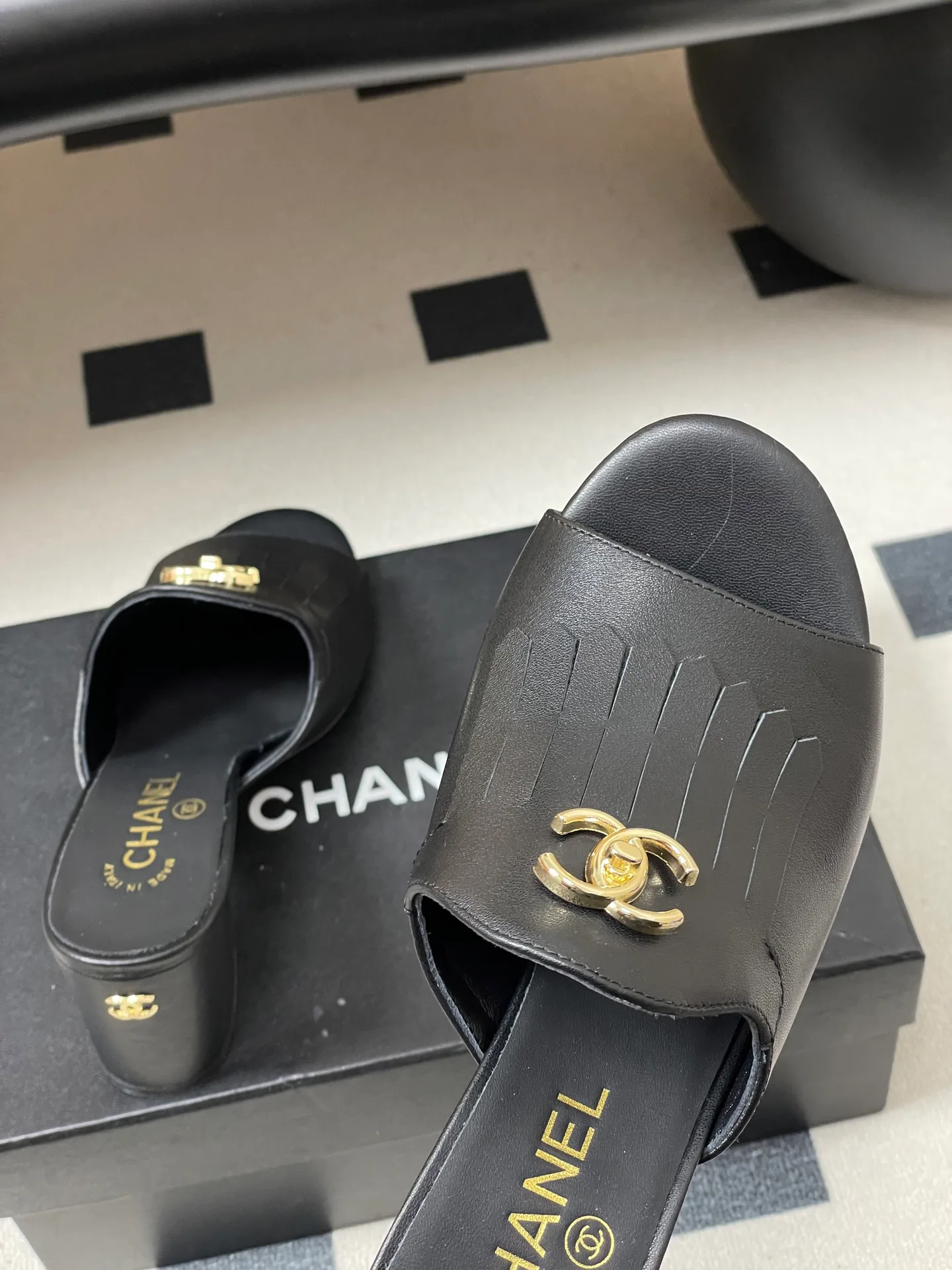 Босоножки Женские Chanel 10993935