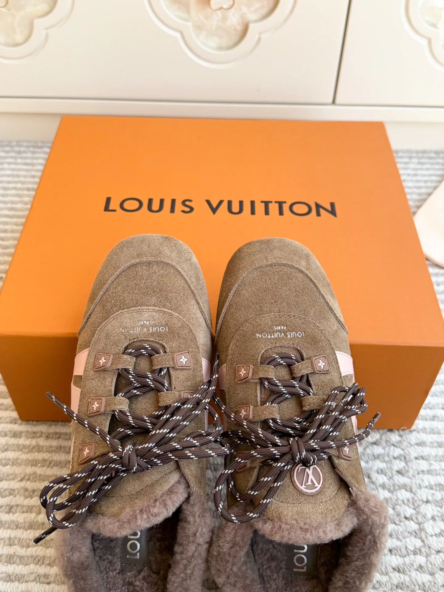 Кроссовки Женские Louis Vuitton 19237326