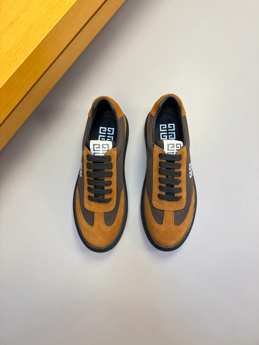 Кроссовки Женские Givenchy 18580624