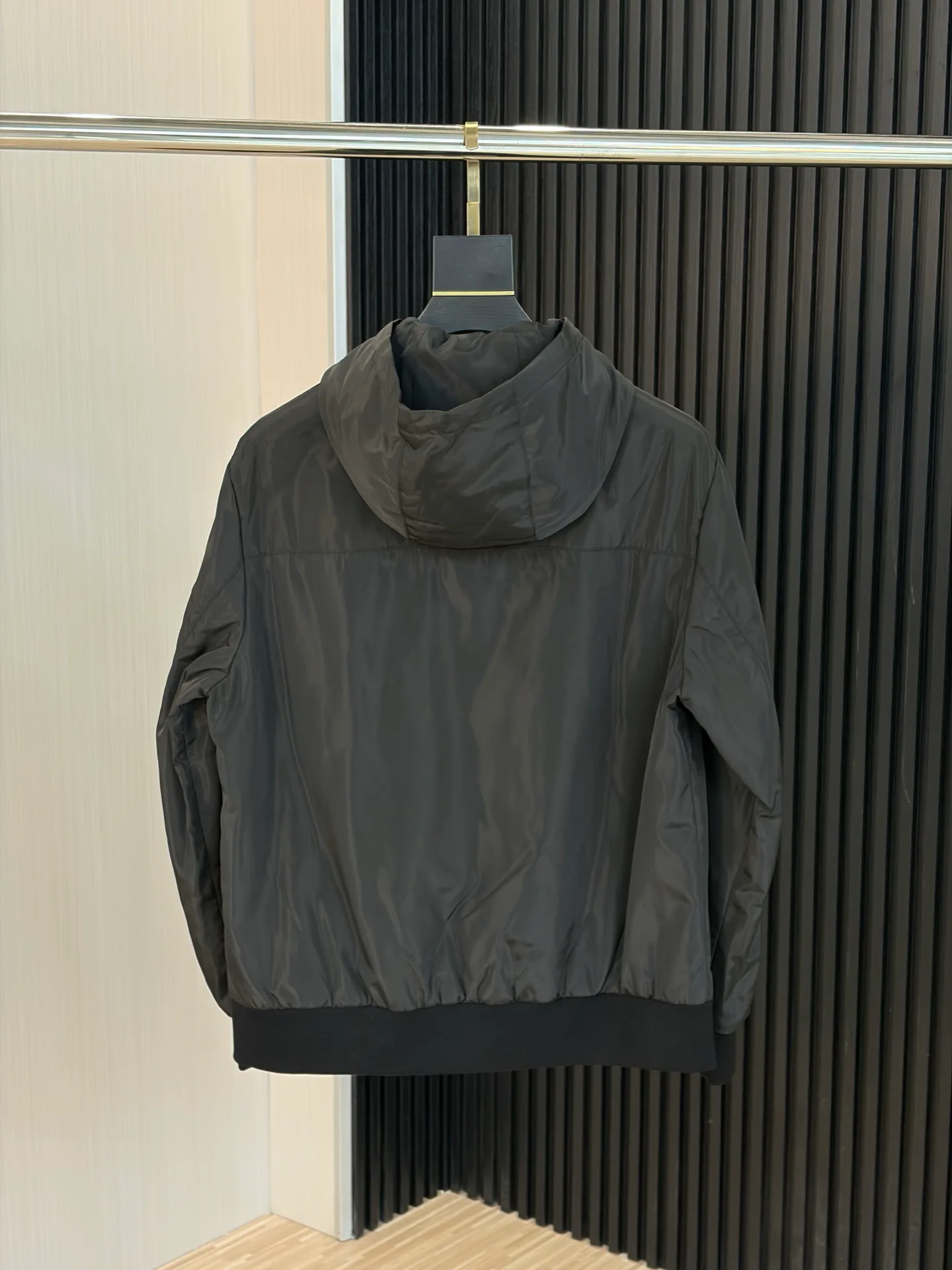 Куртки И Пуховики Мужские Moncler 18218449