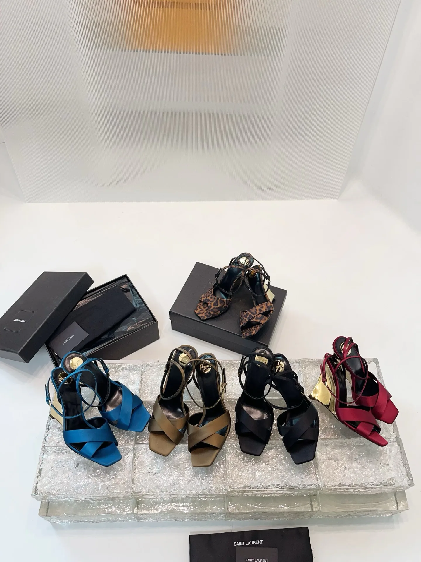 Босоножки Женские Saint Laurent 11278439