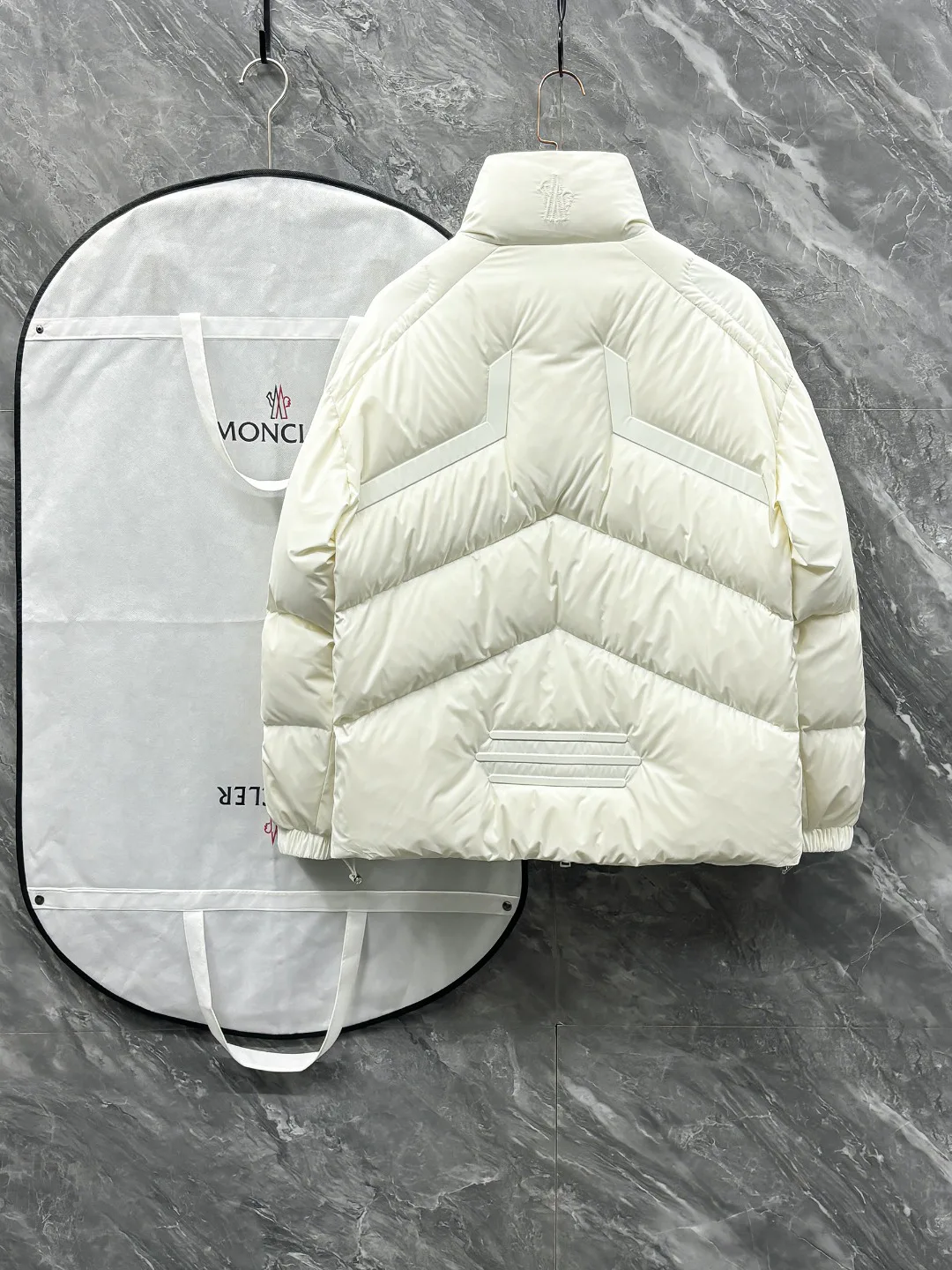 Куртки И Пуховики Мужские Moncler 4273481
