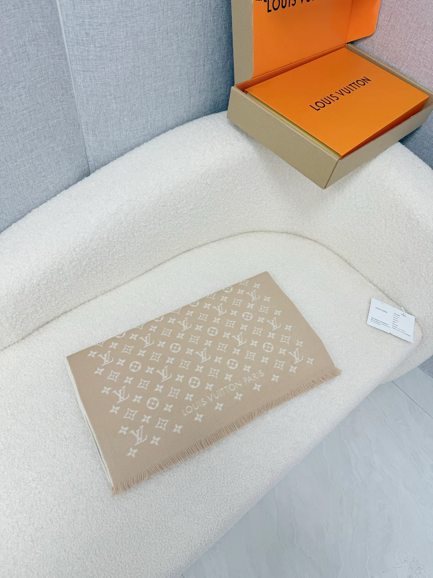 Шарфы Louis Vuitton 18627340