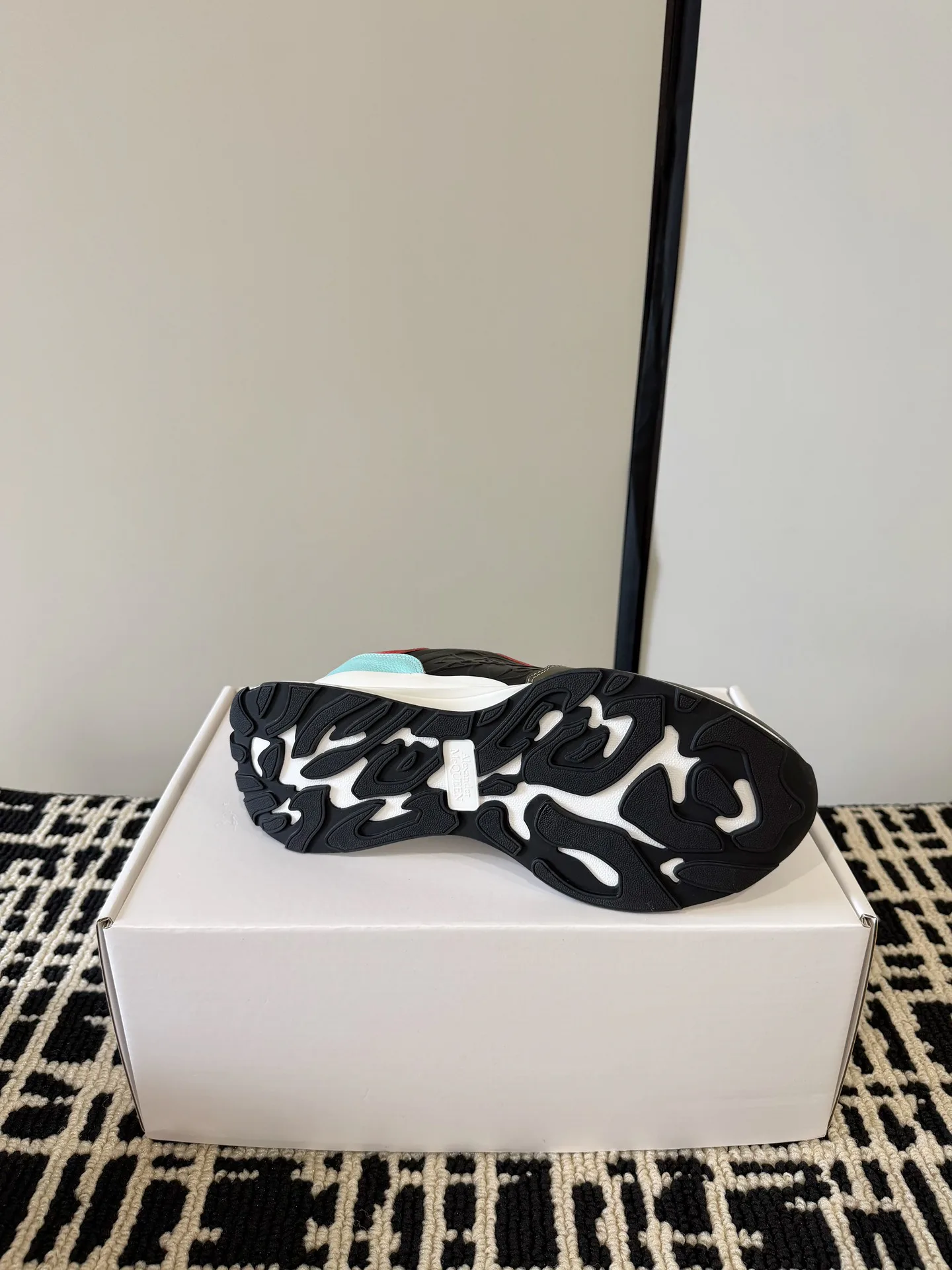 Кроссовки Женские Alexander Mcqueen 13343936