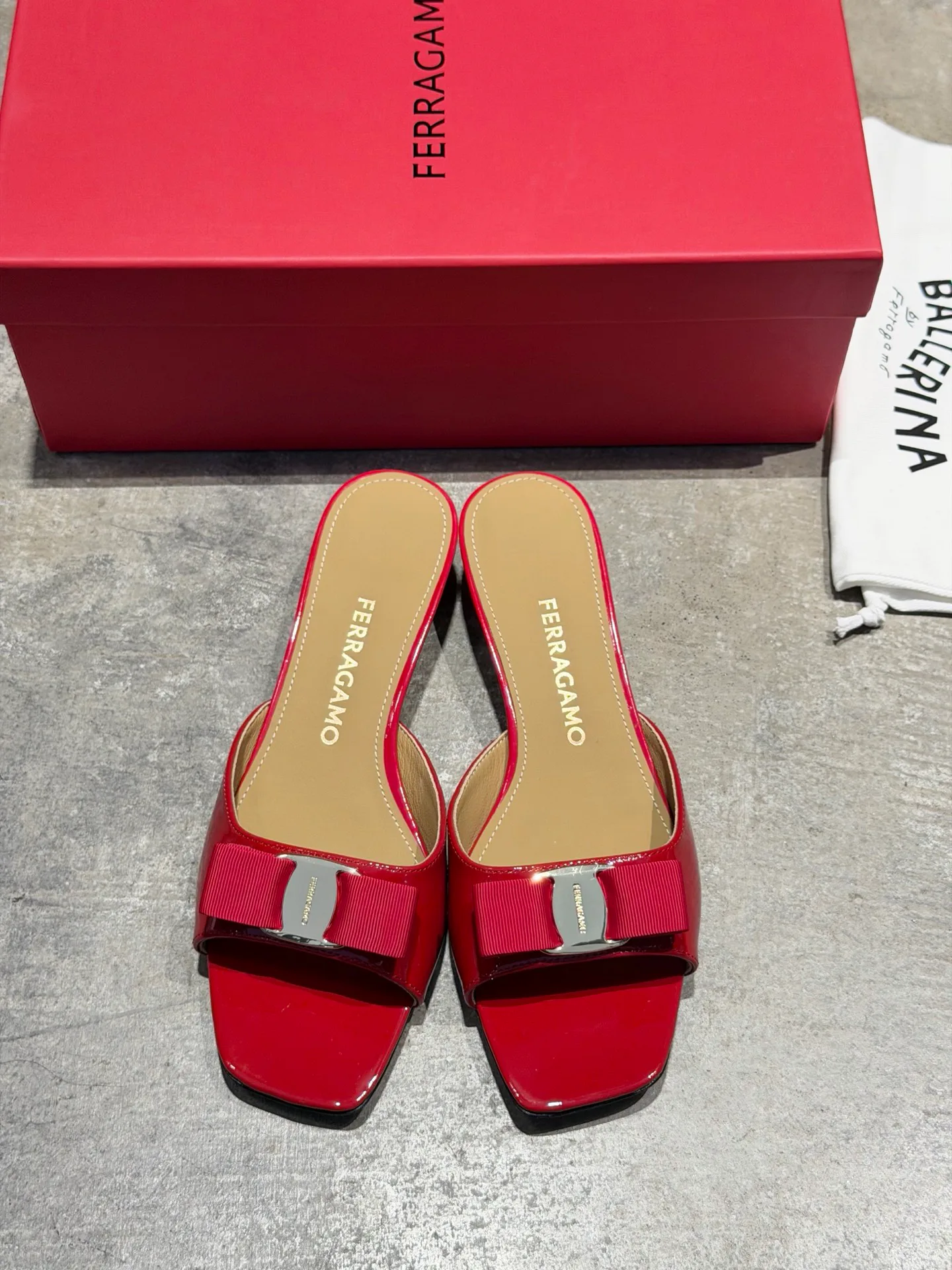 Босоножки Женские Salvatore Ferragamo 17642571