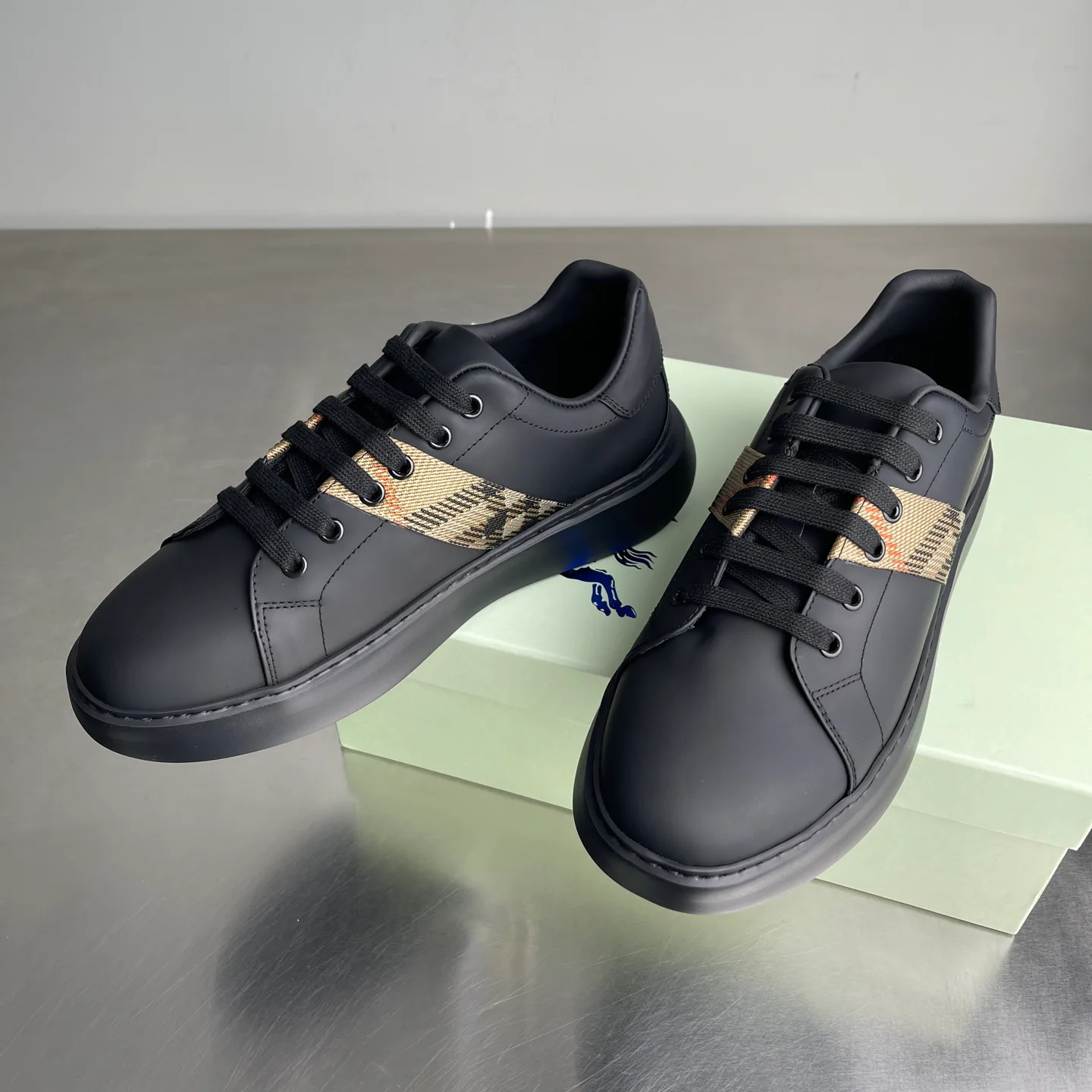 Кроссовки Мужские Burberry 11460320