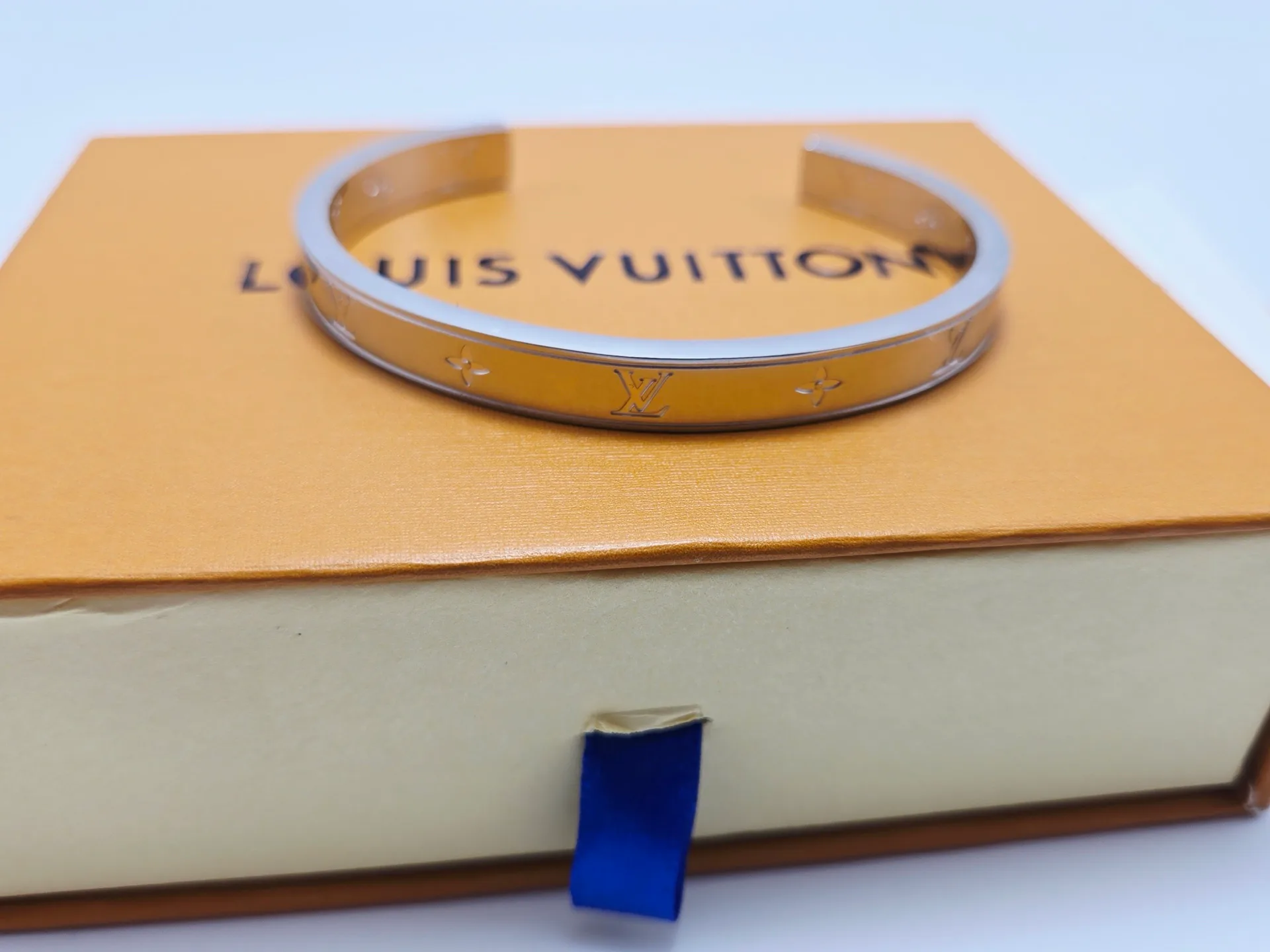 Бижутерия Louis Vuitton 11240558