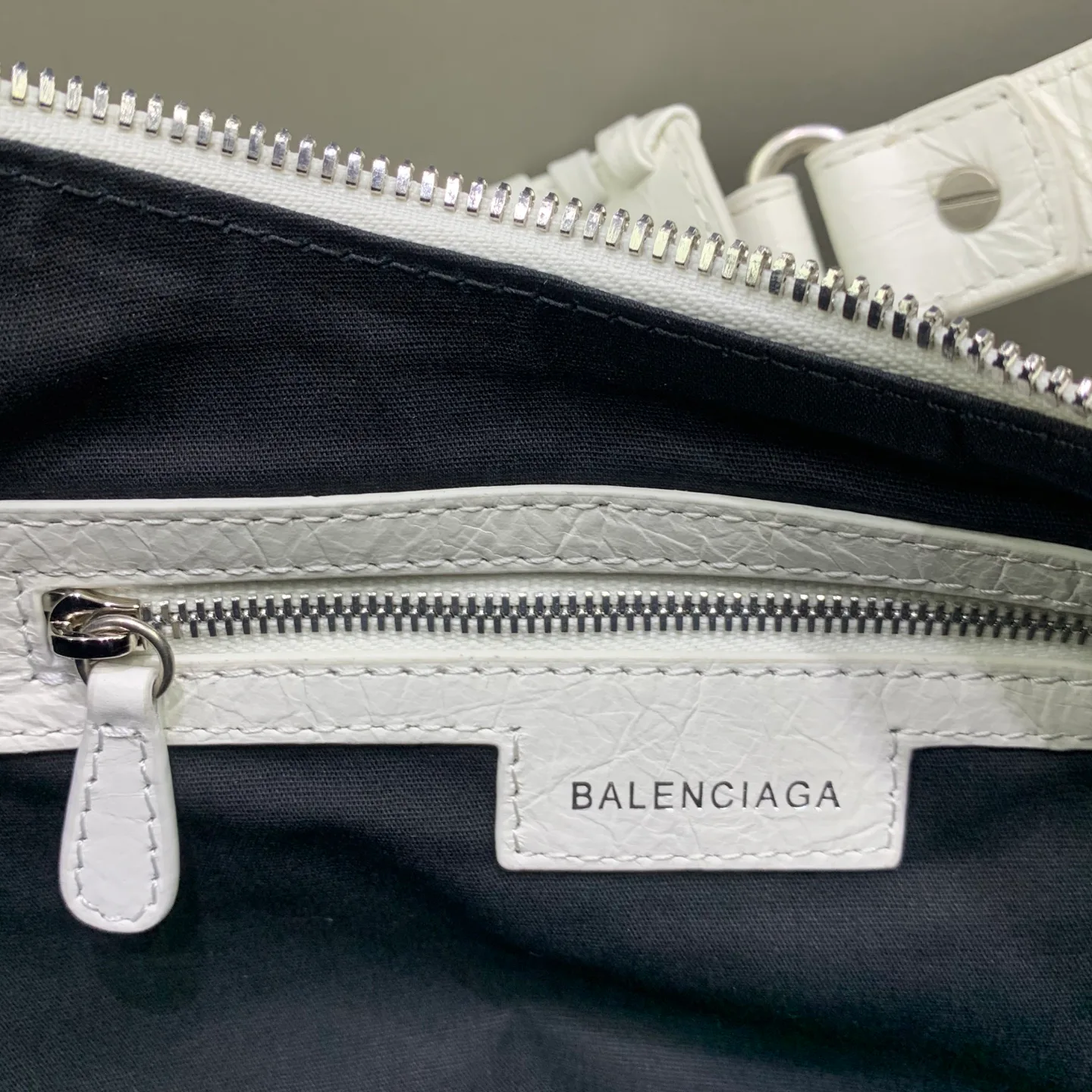 Сумки На Ремне Женские Balenciaga 11479407