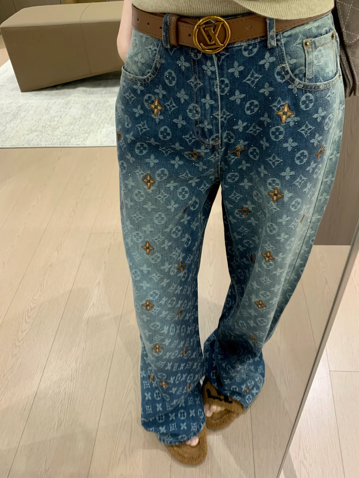 Джинсы Женские Louis Vuitton 18757314