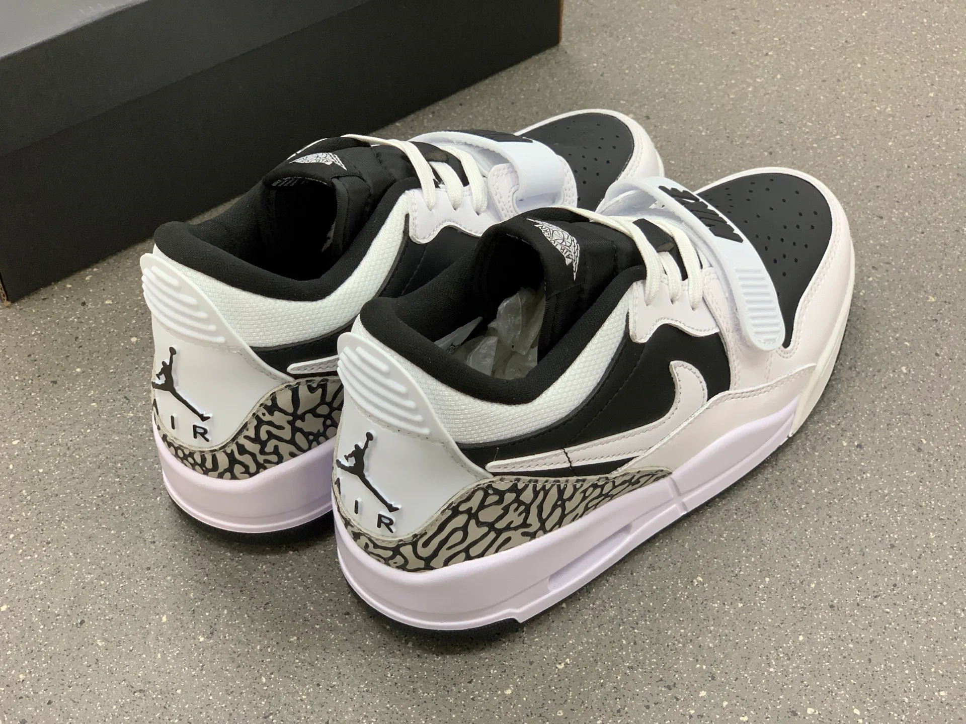 Кроссовки Женские Air Jordan 839905