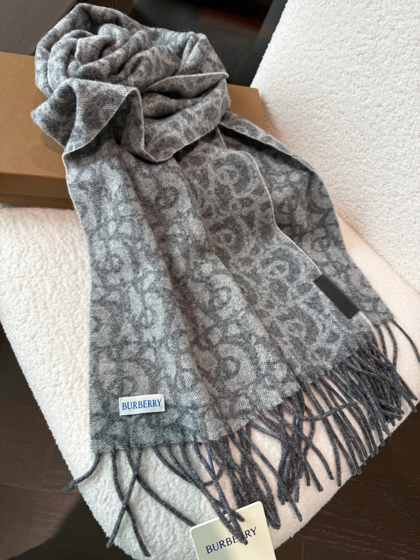 Шарфы Burberry 18002704