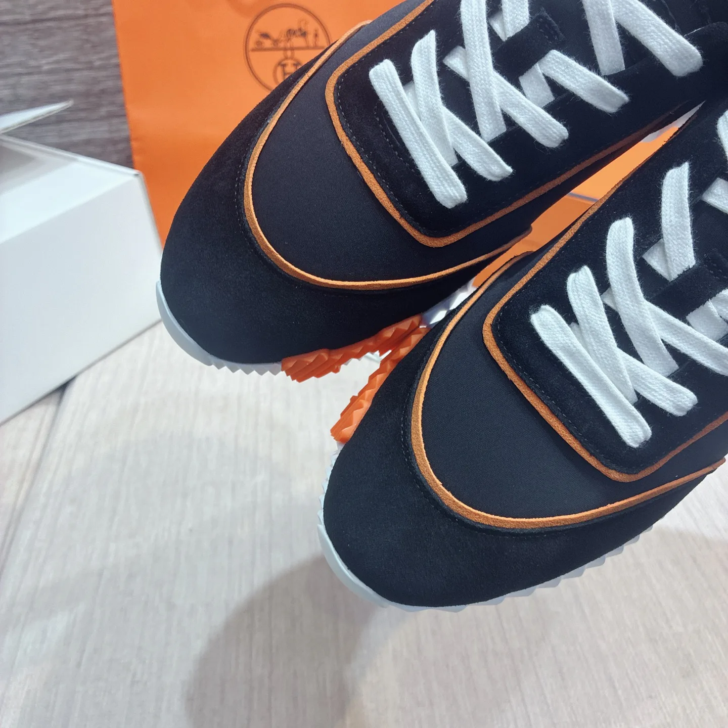 Кроссовки Женские Hermes 17977067