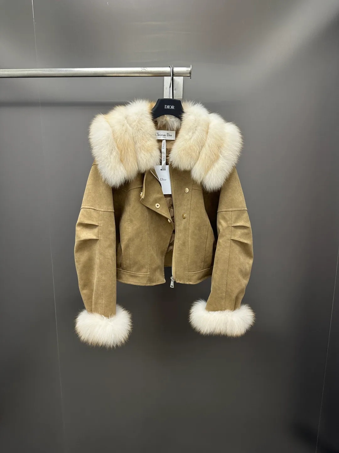 Куртки И Пуховики Женские Christian Dior 18702431