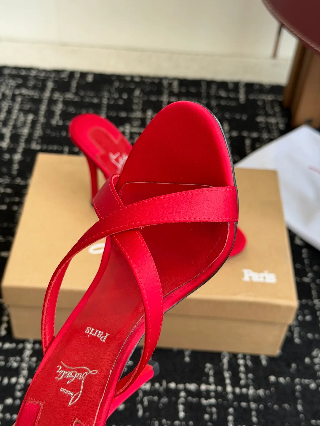 Босоножки Женские Christian Louboutin 17936545