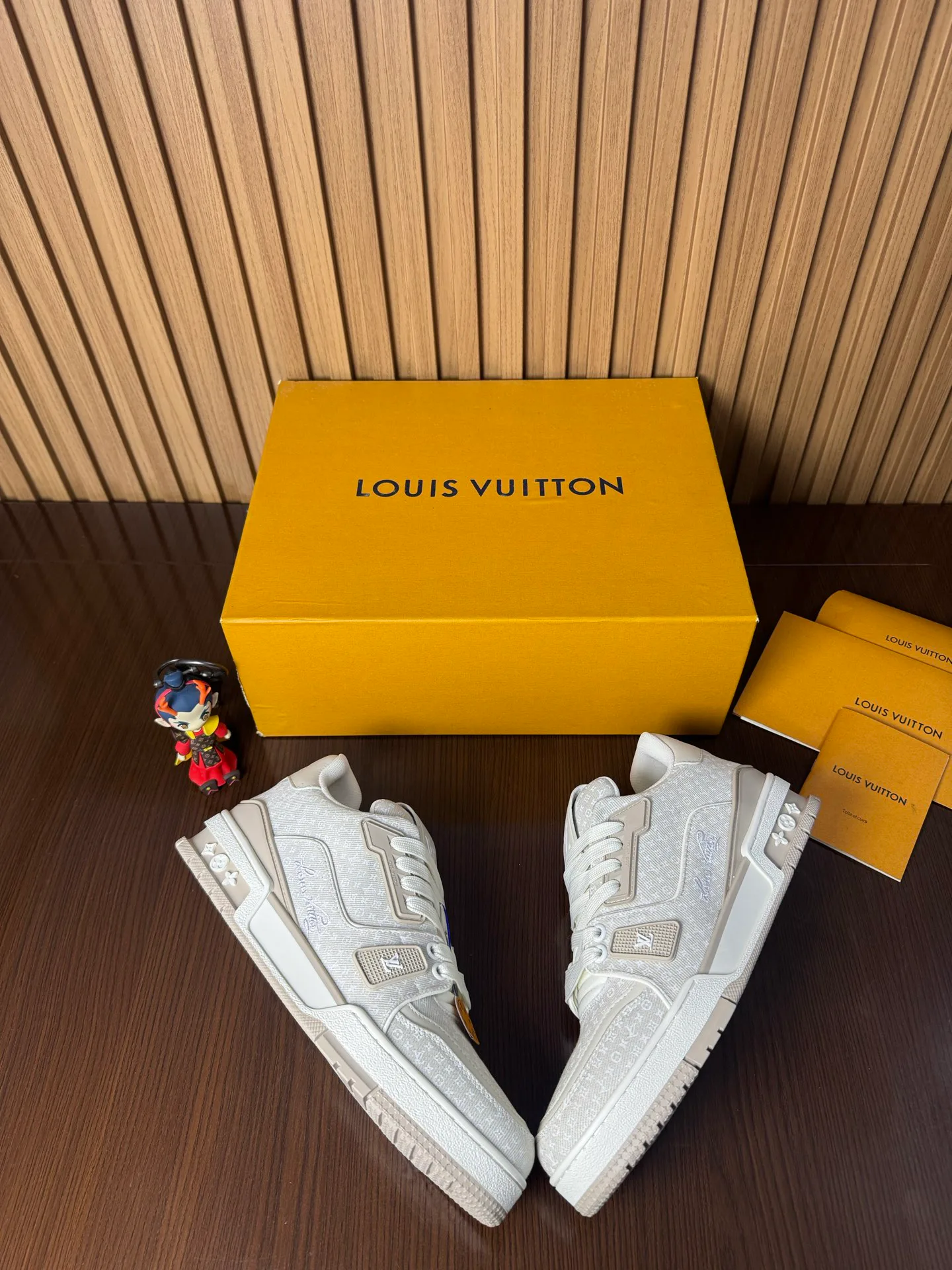 Кроссовки Женские Louis Vuitton 18467452