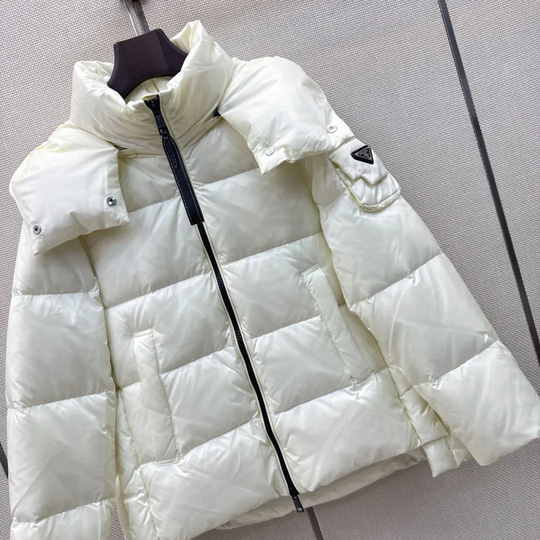 Куртки И Пуховики Женские Prada 18398231