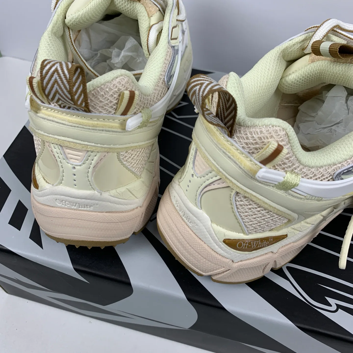 Кроссовки Женские Off-White 1106613