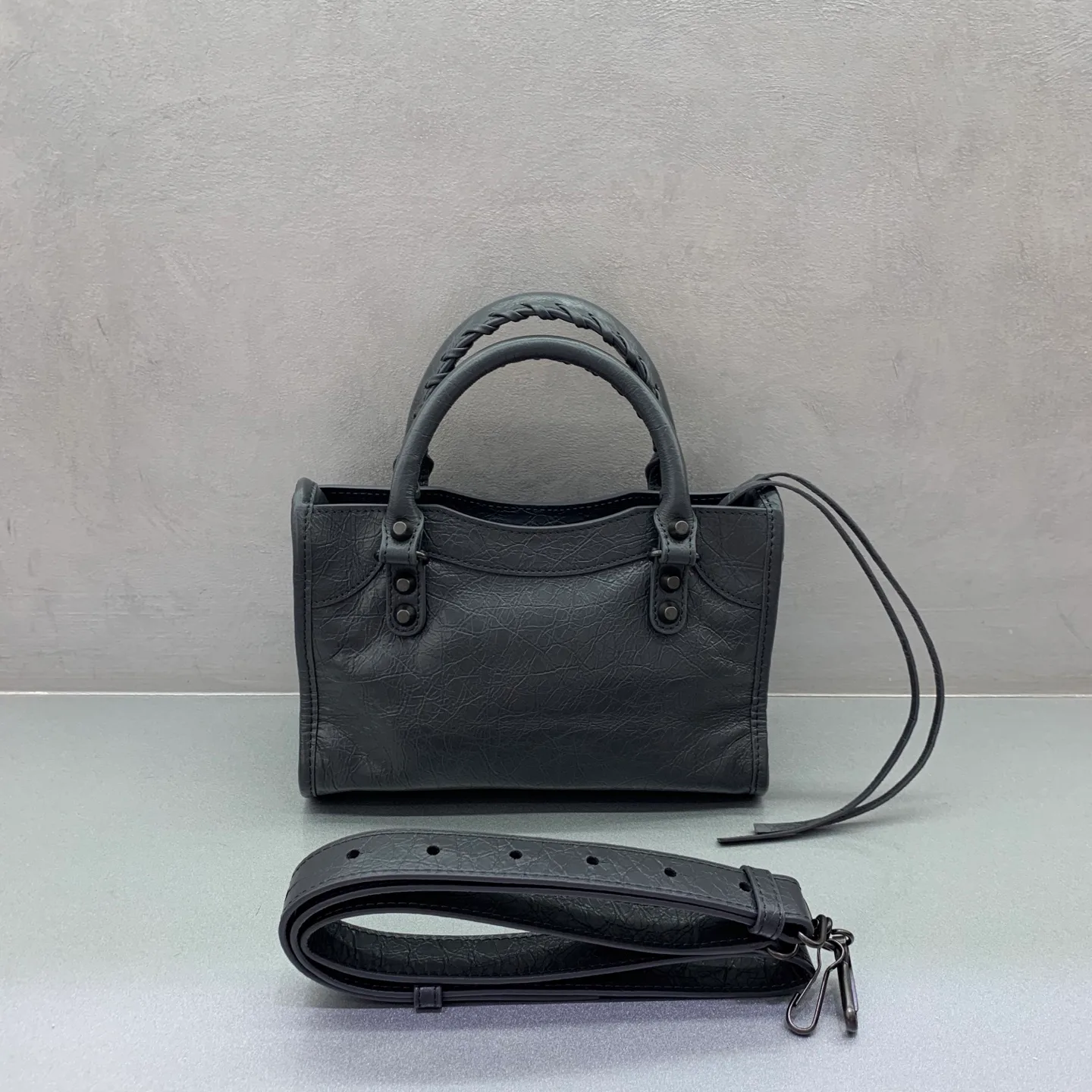 Классические Сумки Женские Balenciaga 18136152