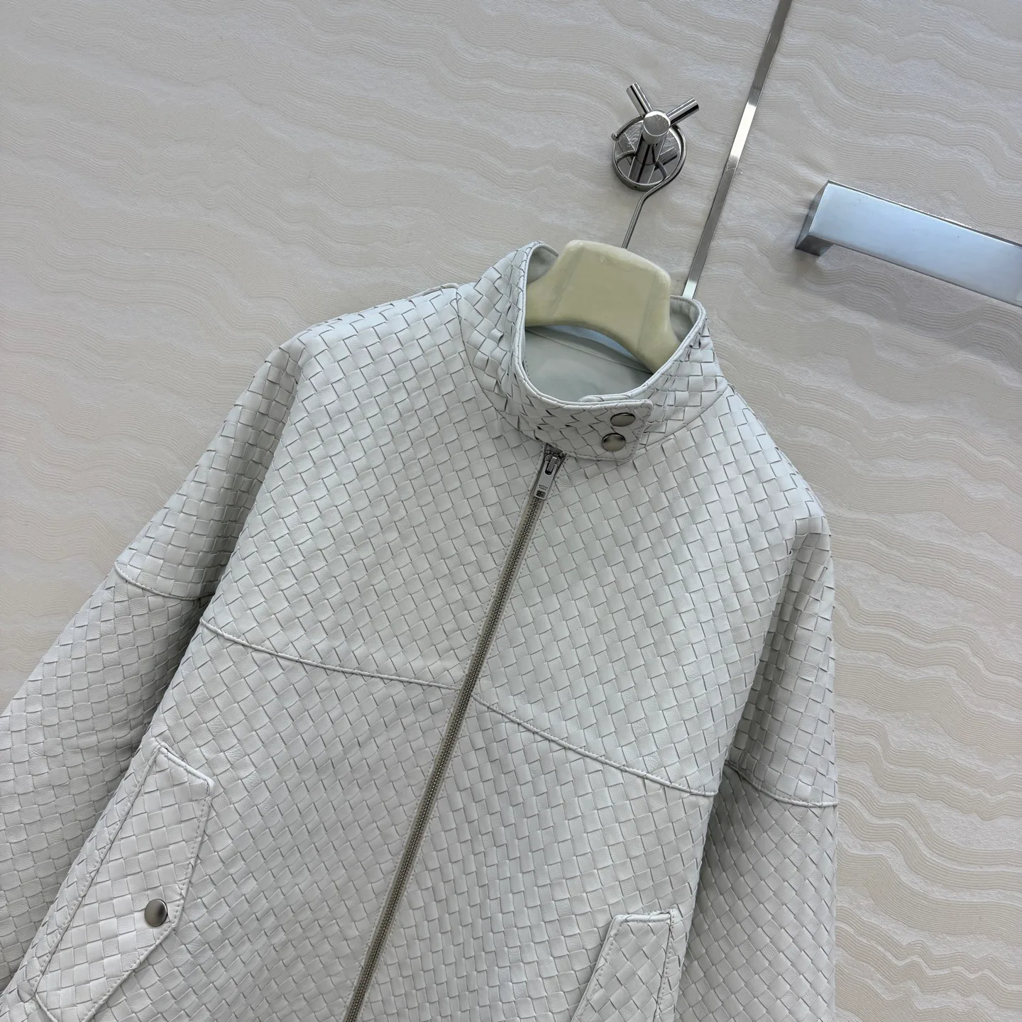 Кожаные Куртки И Дублёнки Женские Bottega Veneta 18890995