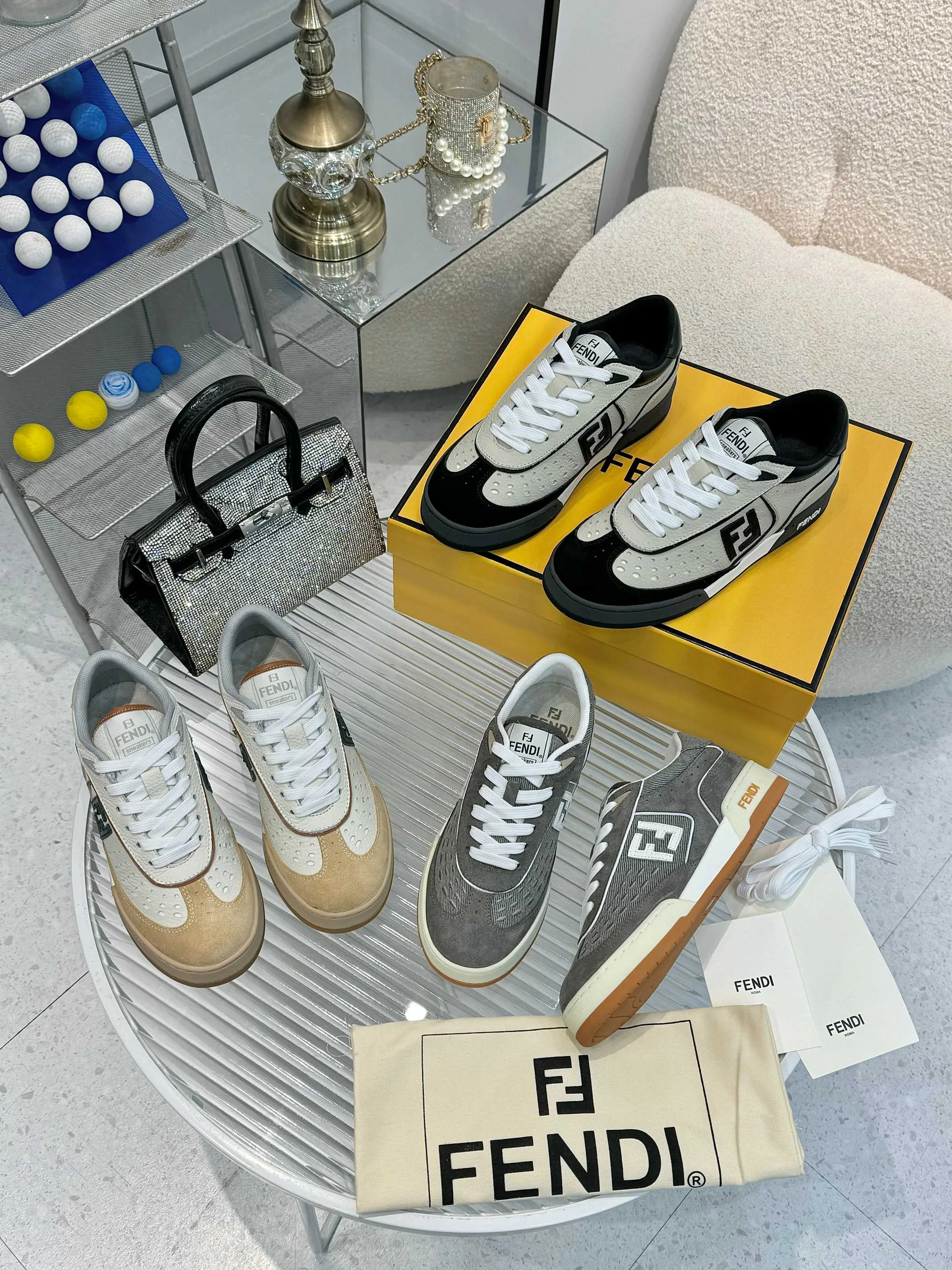 Кроссовки Женские Fendi 23574