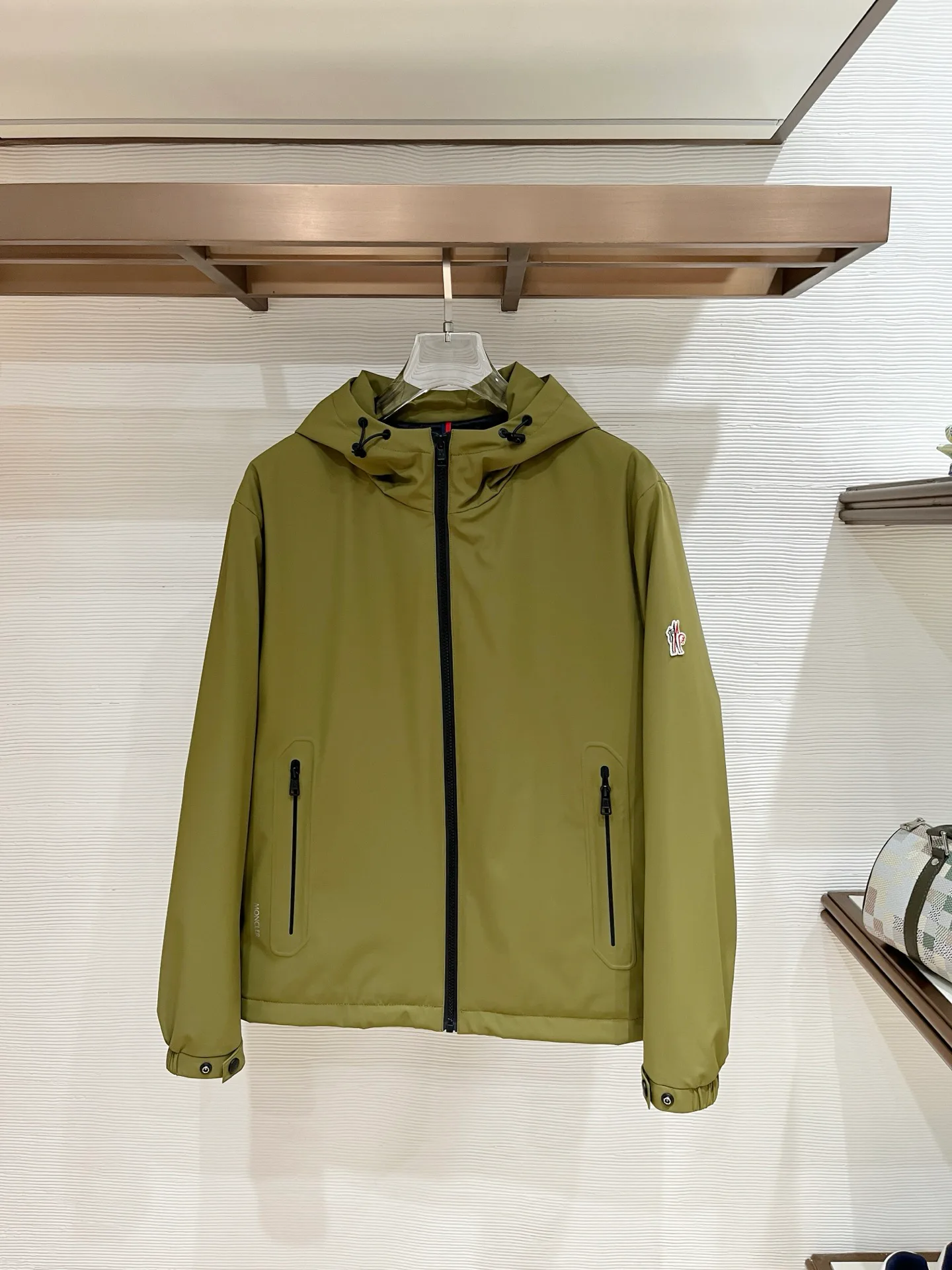 Пуховики Женские Moncler 243828