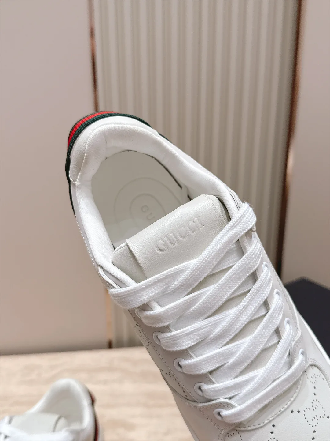 Кроссовки Женские Gucci 18636821