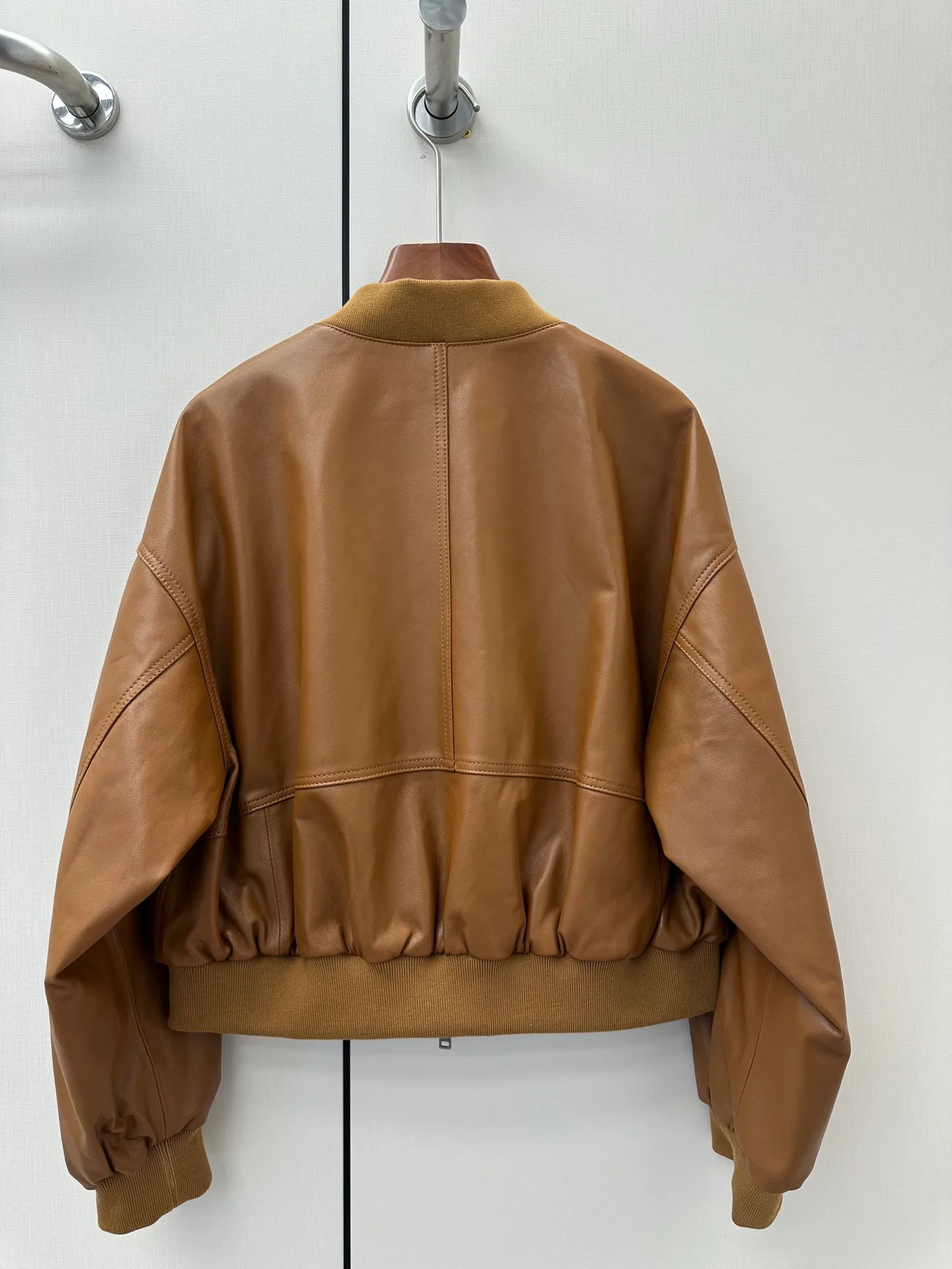 Кожаные Куртки И Дублёнки Женские Prada 18172872