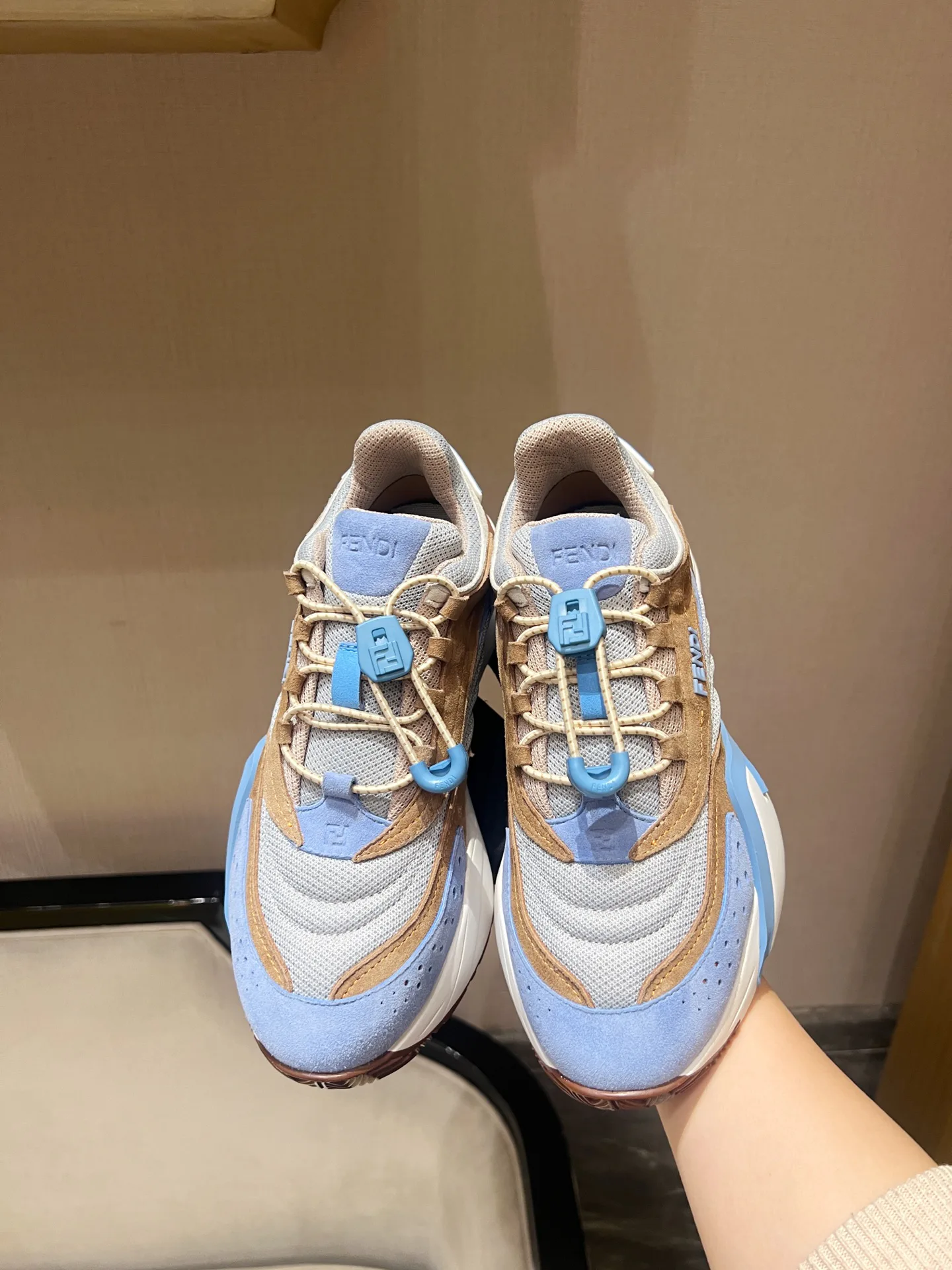 Кроссовки Женские Fendi 11275719