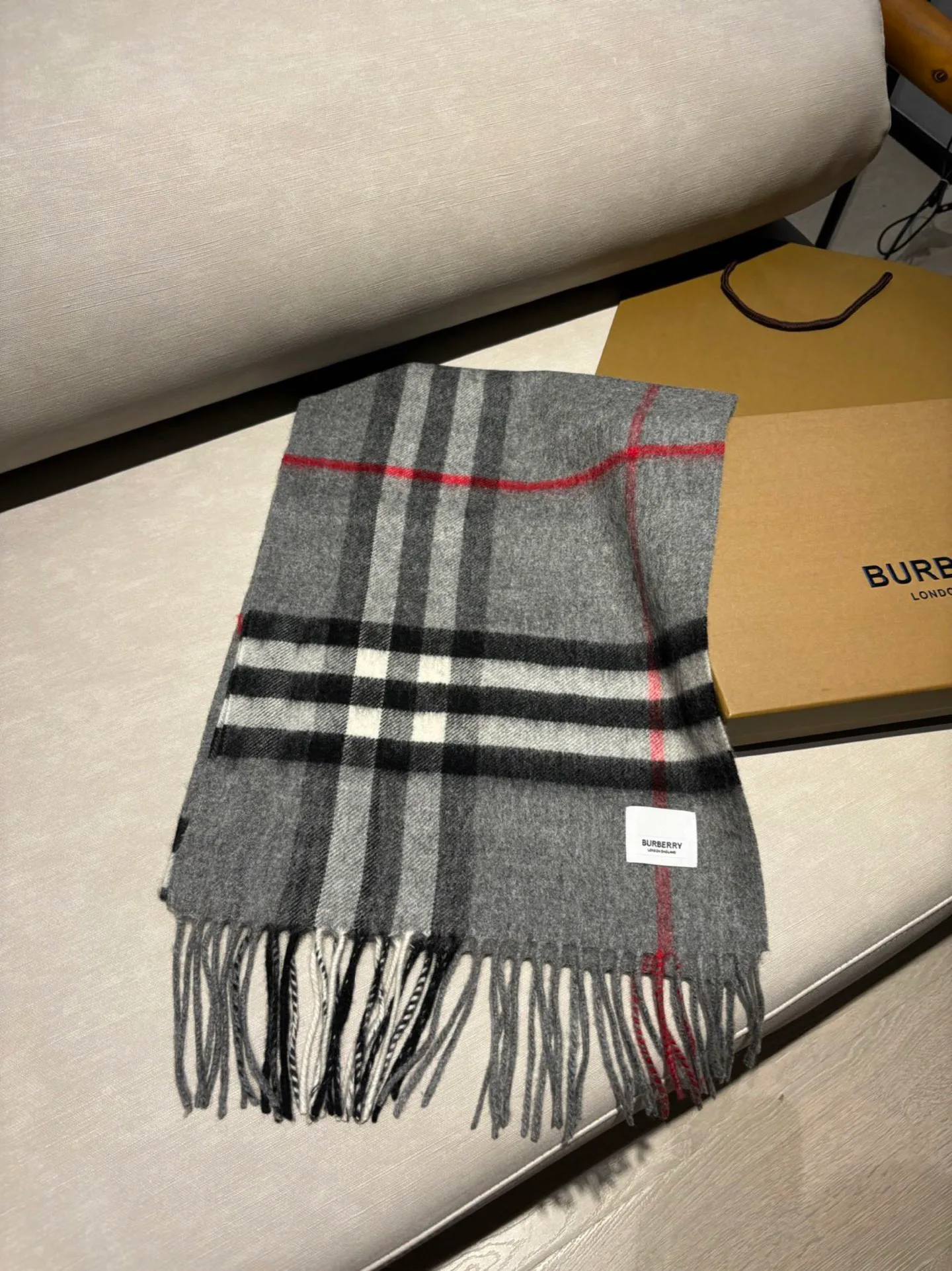 Шарфы Burberry 18507485