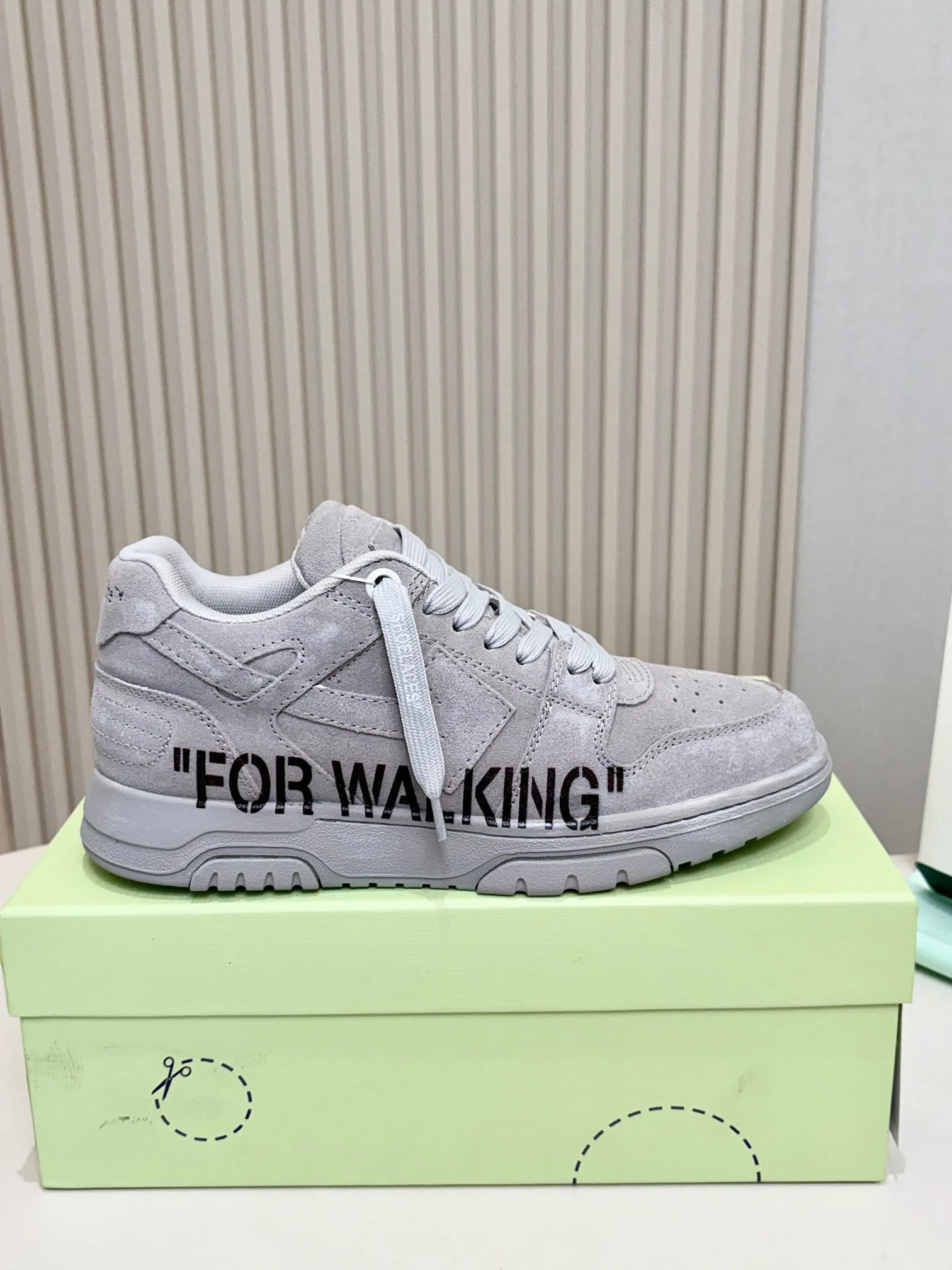 Кроссовки Женские Off-White 18437417